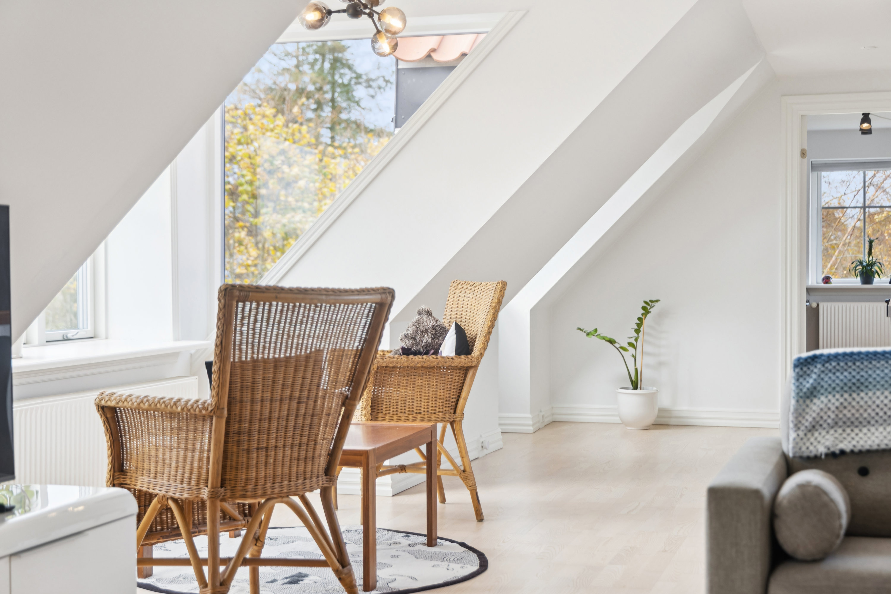 Fremhævet stue billede i fuldskærmstilstand. Billede af Sønderskovvej 170, 9370 Hals