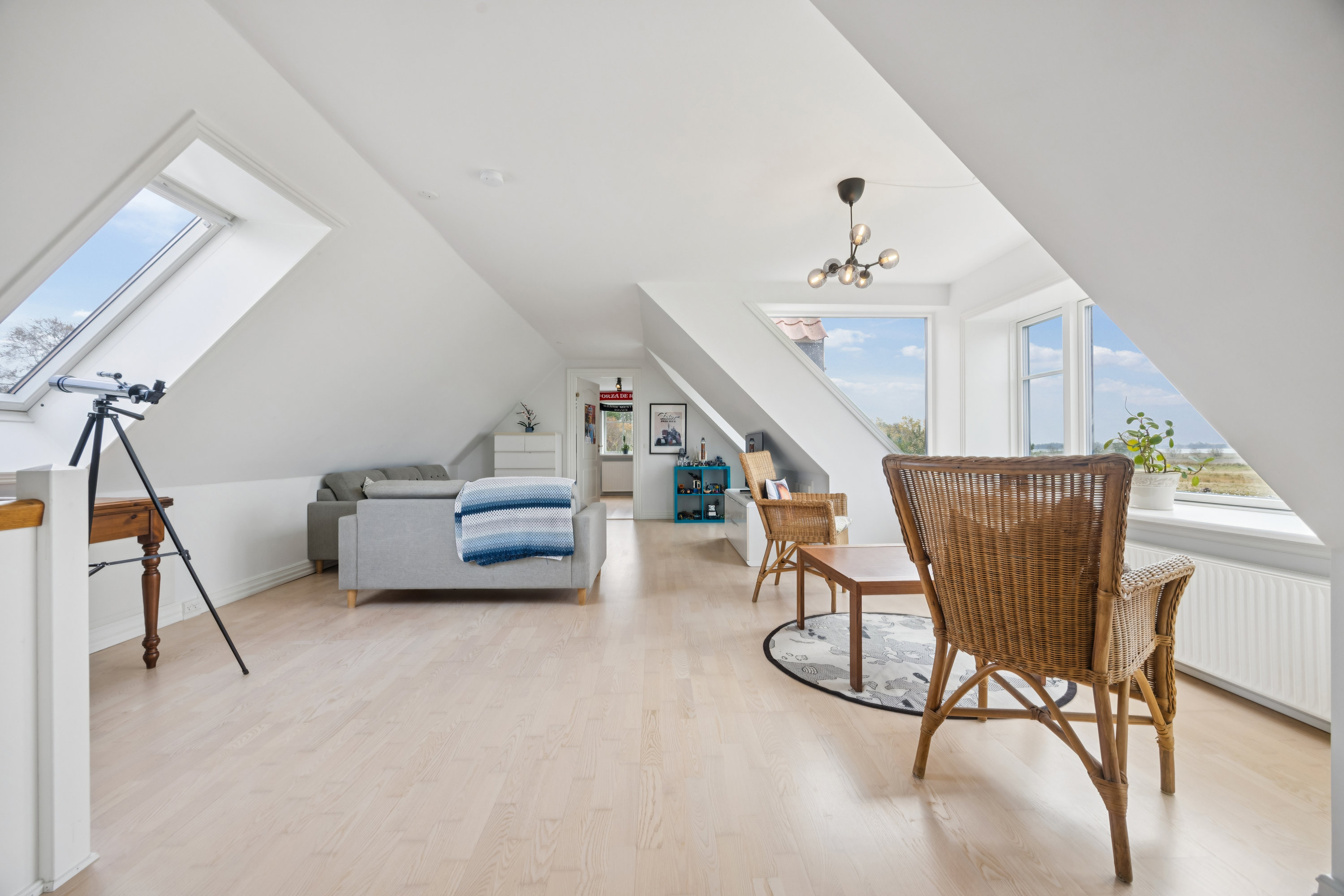 Fremhævet stue billede i fuldskærmstilstand. Billede af Sønderskovvej 170, 9370 Hals