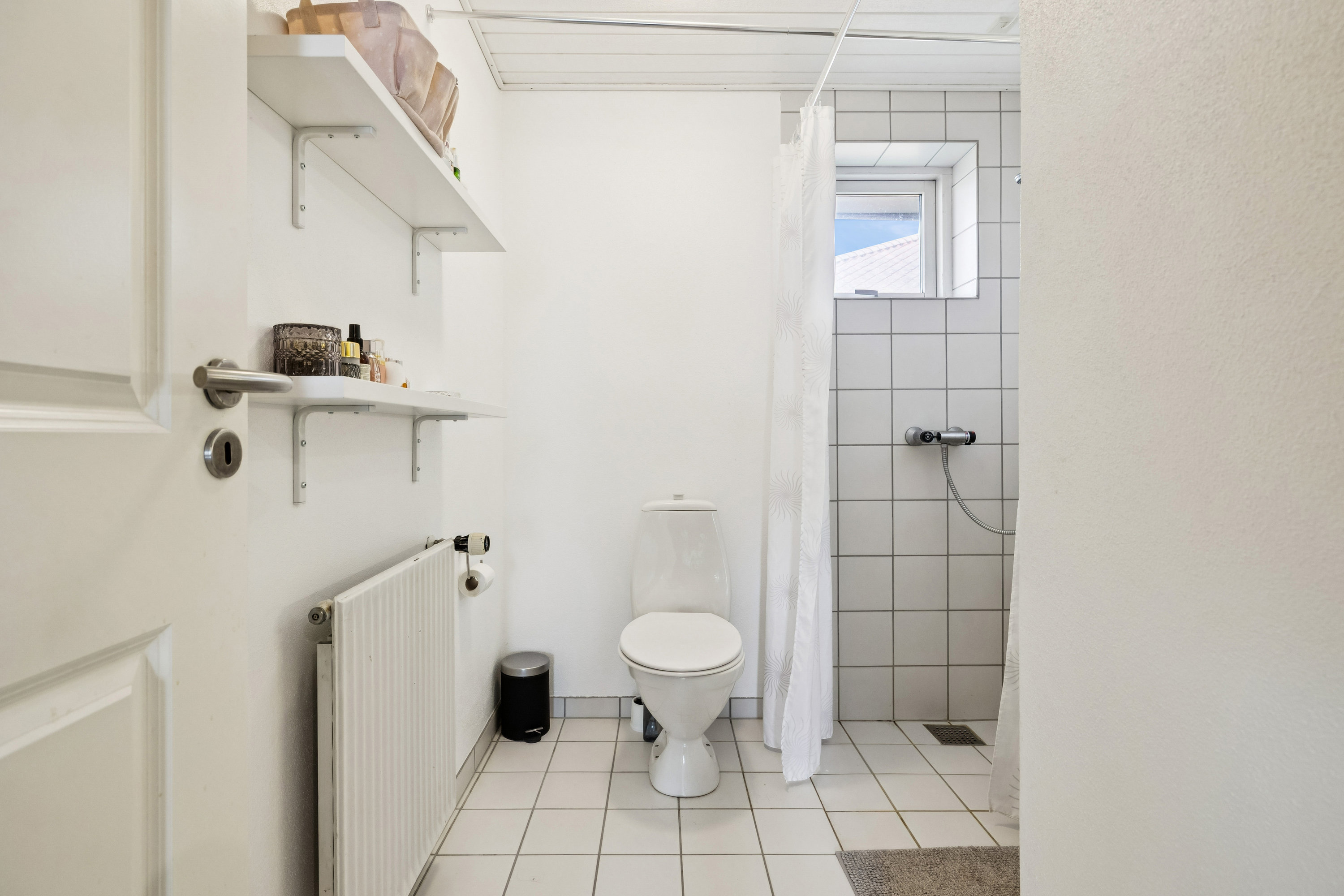 Fremhævet badeværelse billede i fuldskærmstilstand. Billede af Vesterparken 57, 8660 Skanderborg