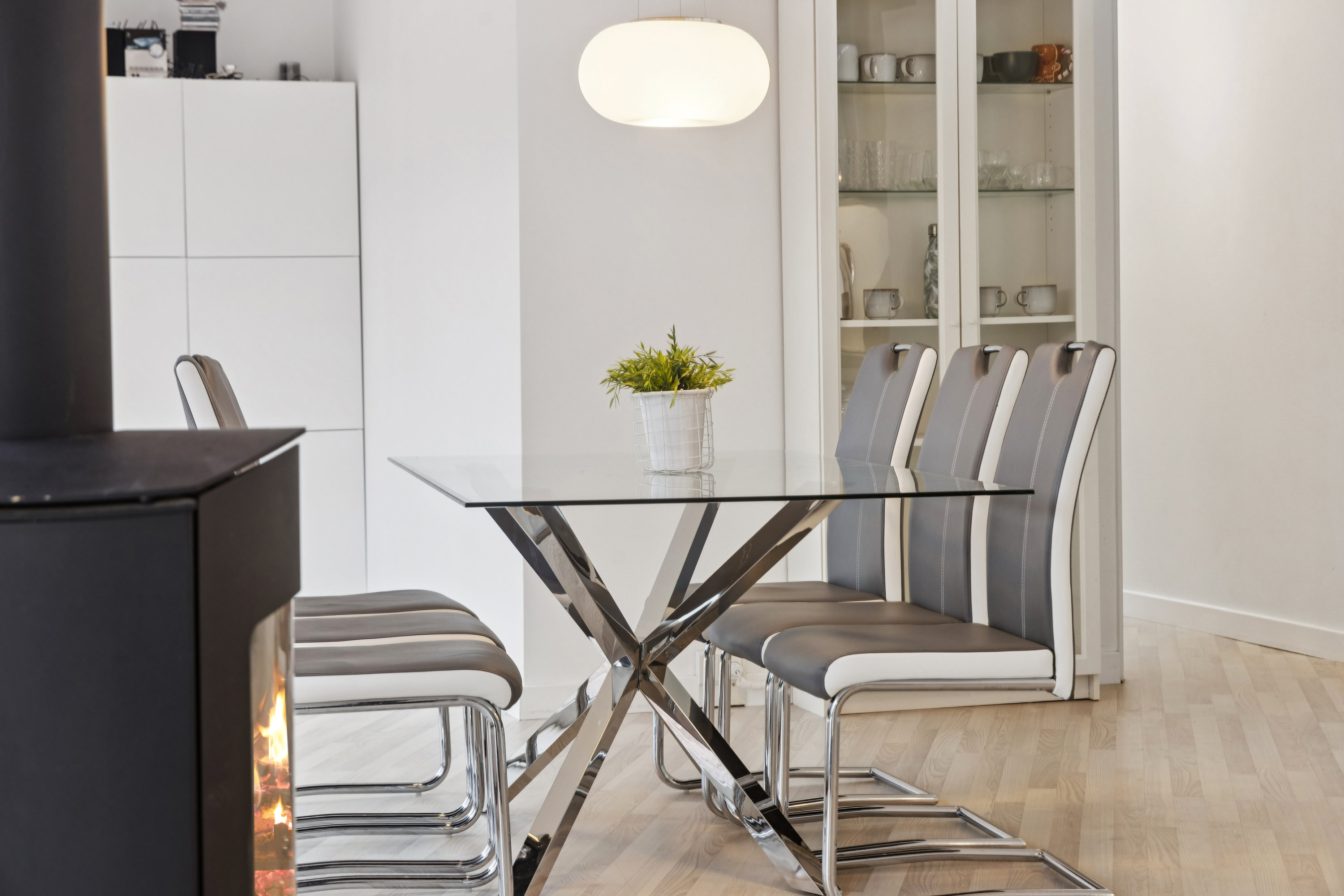 Fremhævet stue billede i fuldskærmstilstand. Billede af Rødkløvervej 5, Hou, 9370 Hals