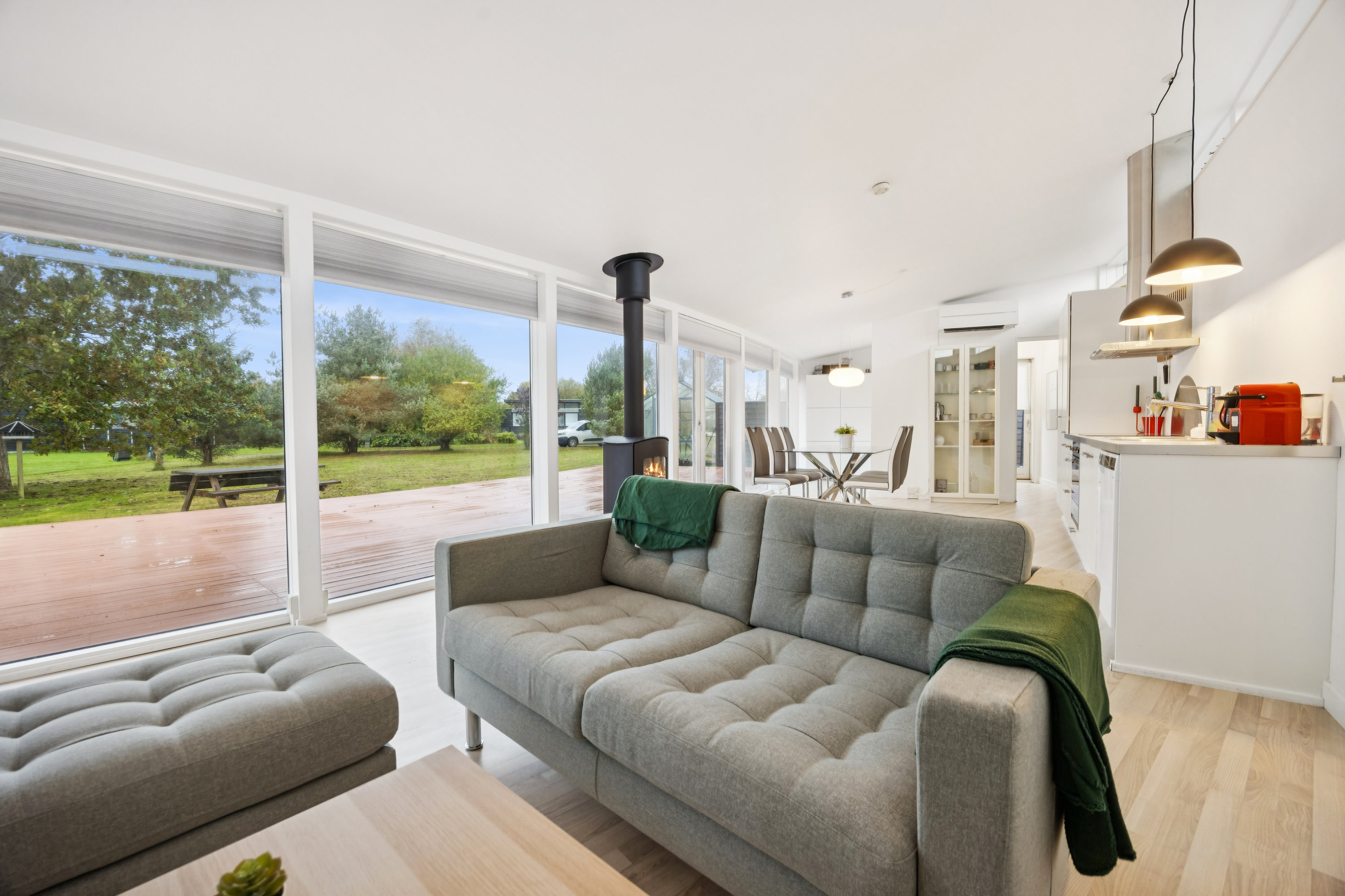 Fremhævet stue billede i fuldskærmstilstand. Billede af Rødkløvervej 5, Hou, 9370 Hals