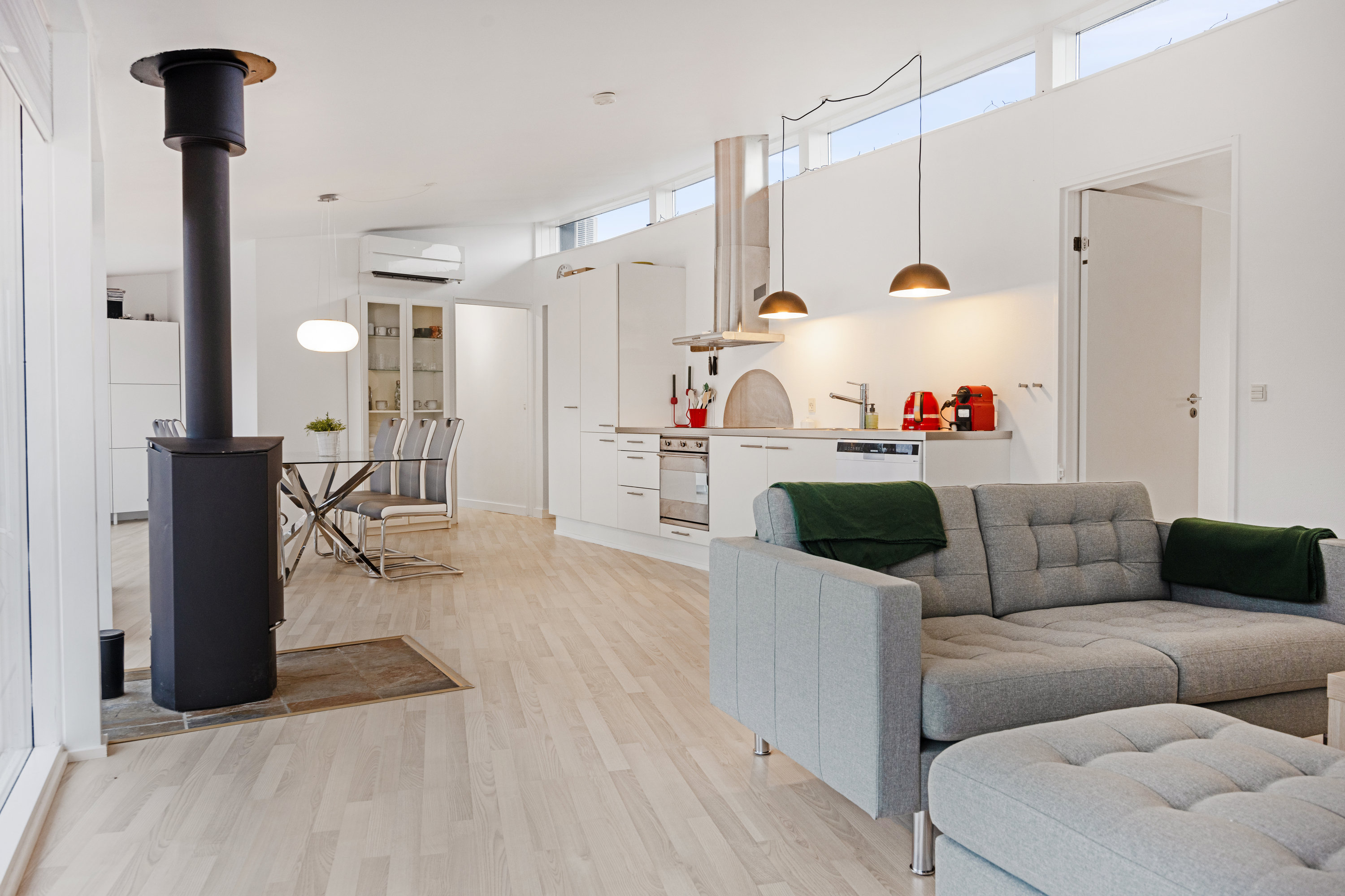 Fremhævet stue billede i fuldskærmstilstand. Billede af Rødkløvervej 5, Hou, 9370 Hals