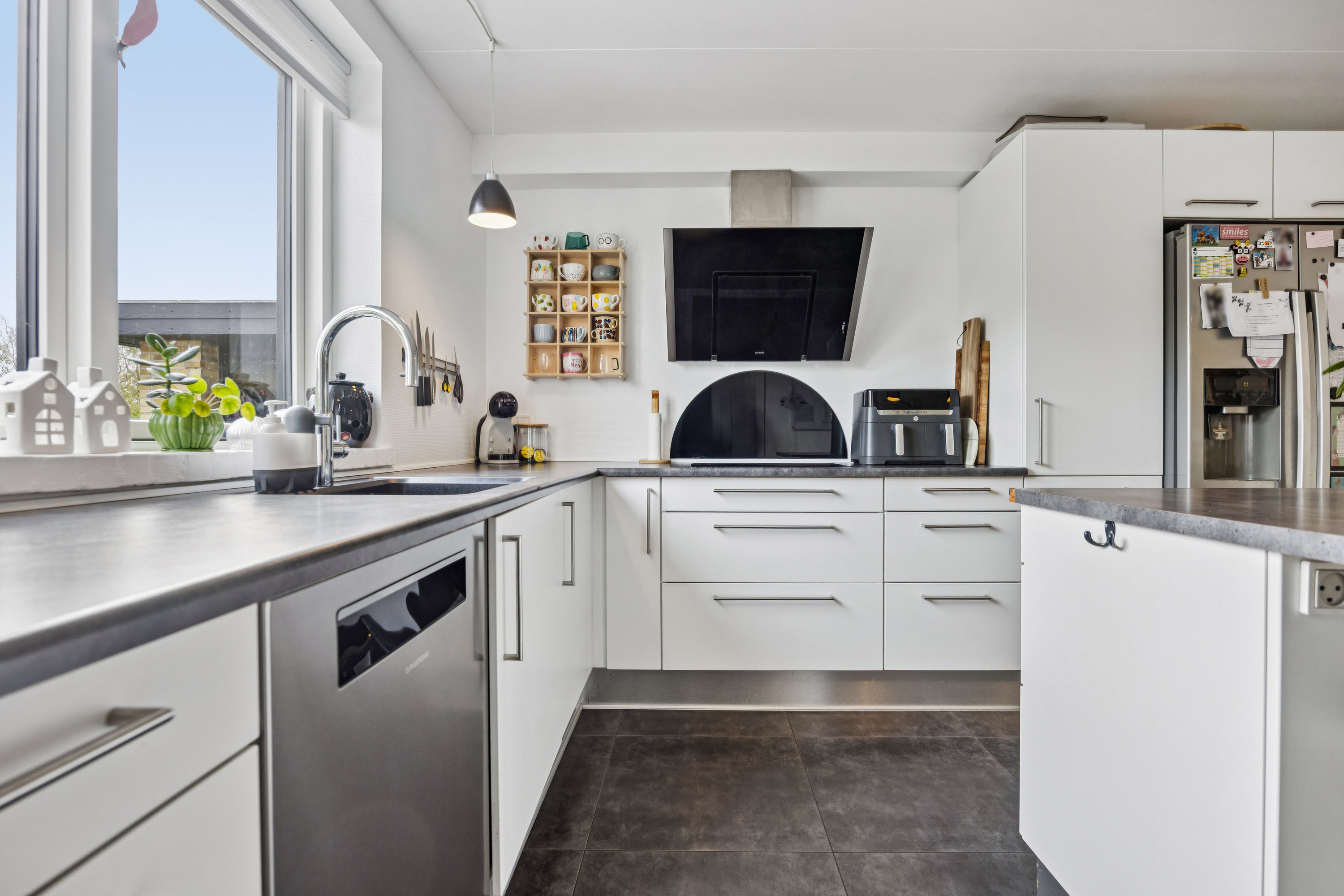 Fremhævet køkken billede i fuldskærmstilstand. Billede af Diget 7, 9460 Brovst