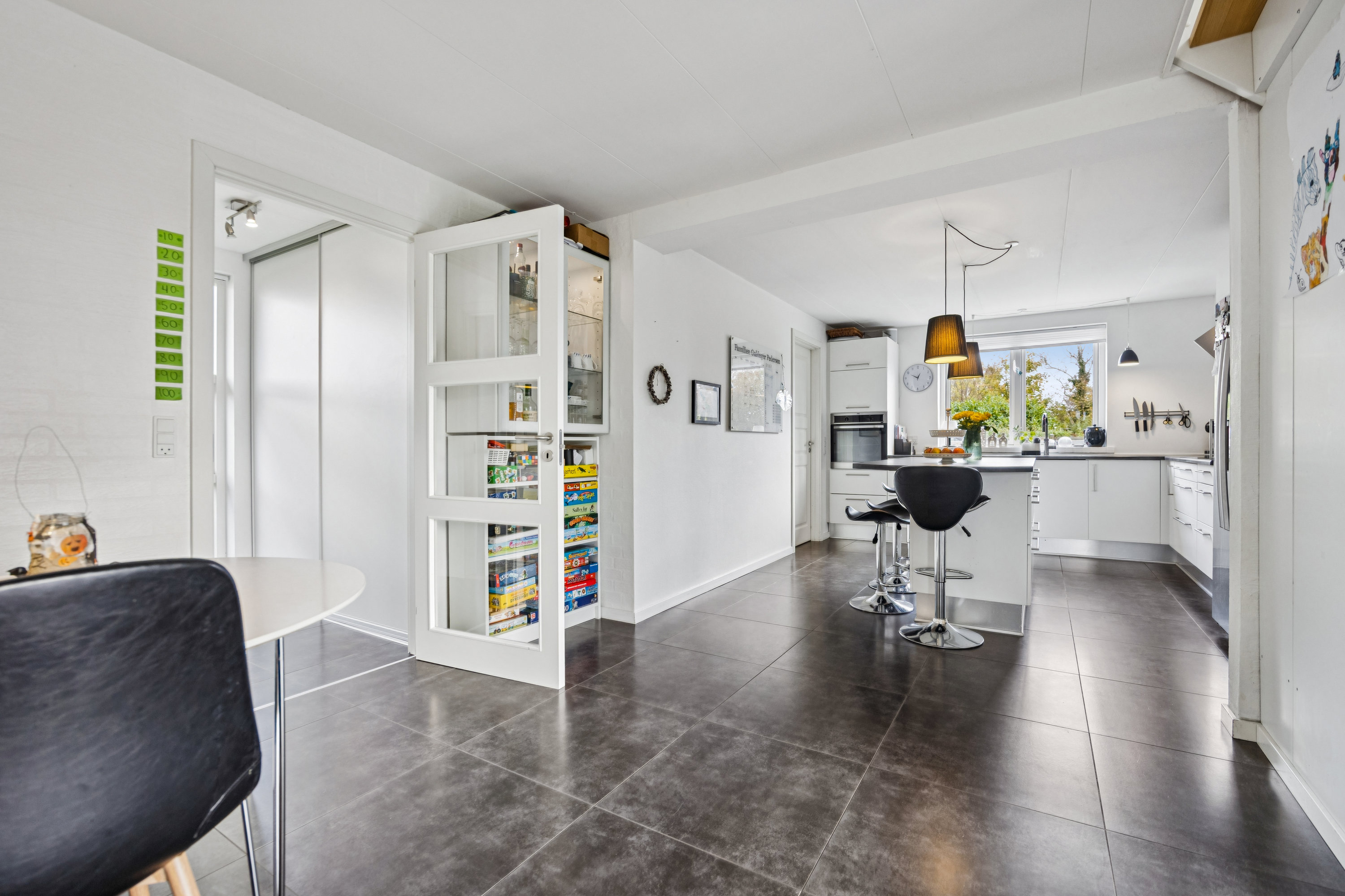 Fremhævet køkken billede i fuldskærmstilstand. Billede af Diget 7, 9460 Brovst