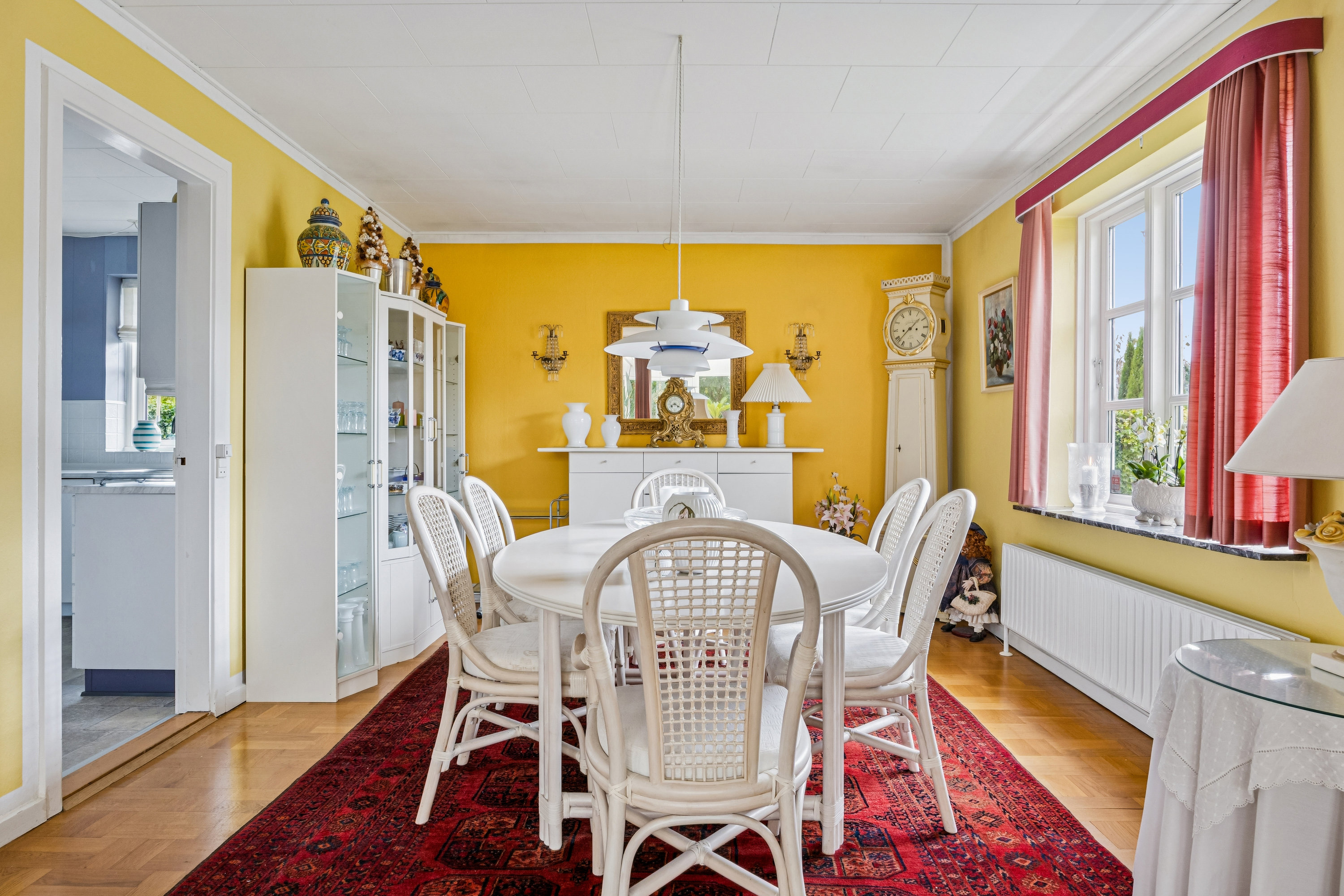 Fremhævet stue billede i fuldskærmstilstand. Billede af Solsikkevej 10, 4600 Køge