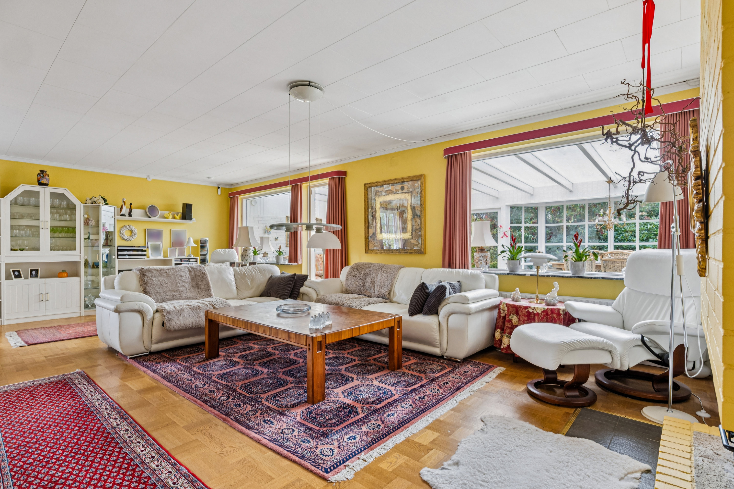 Fremhævet stue billede i fuldskærmstilstand. Billede af Solsikkevej 10, 4600 Køge