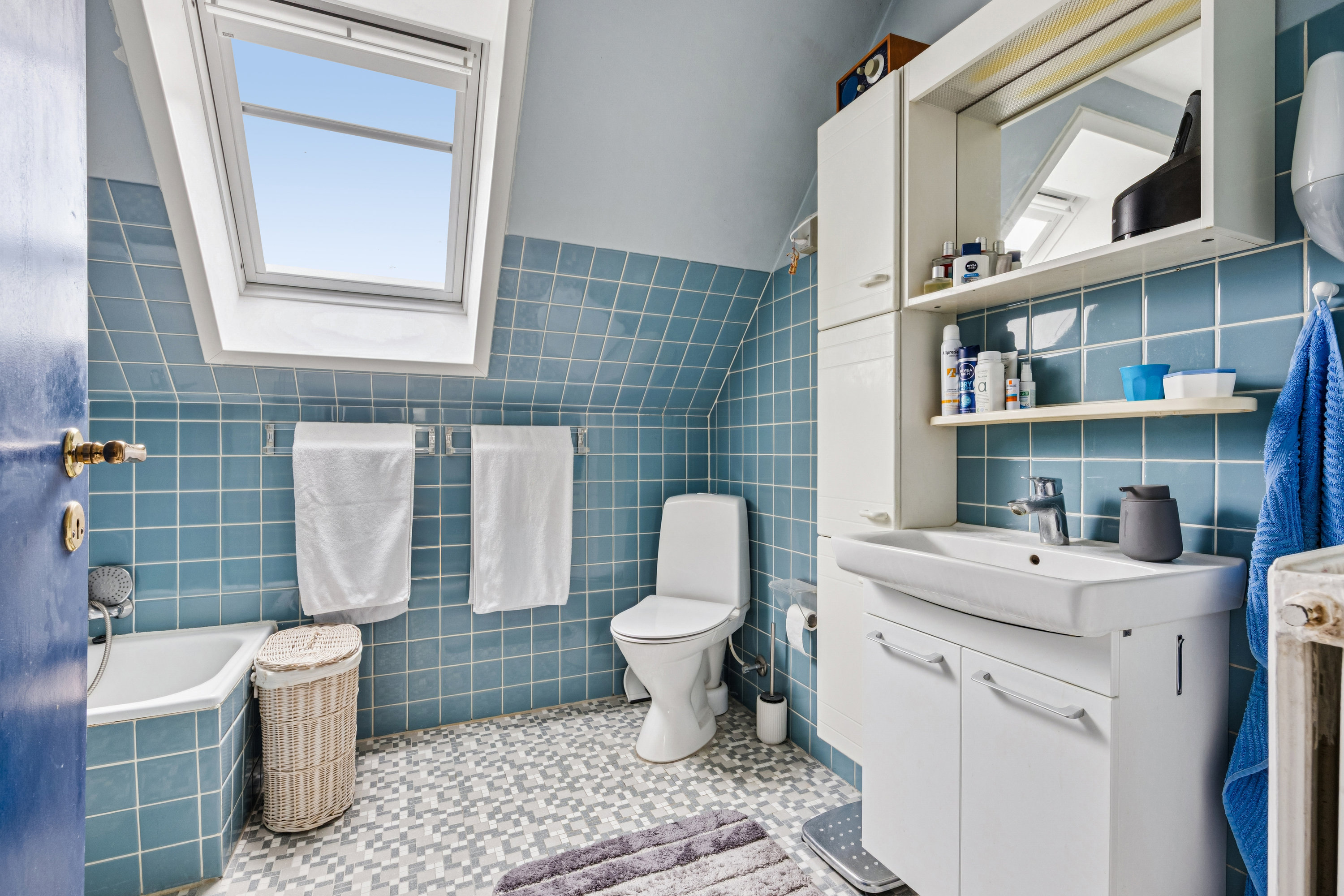 Fremhævet bad billede i fuldskærmstilstand. Billede af Solsikkevej 10, 4600 Køge