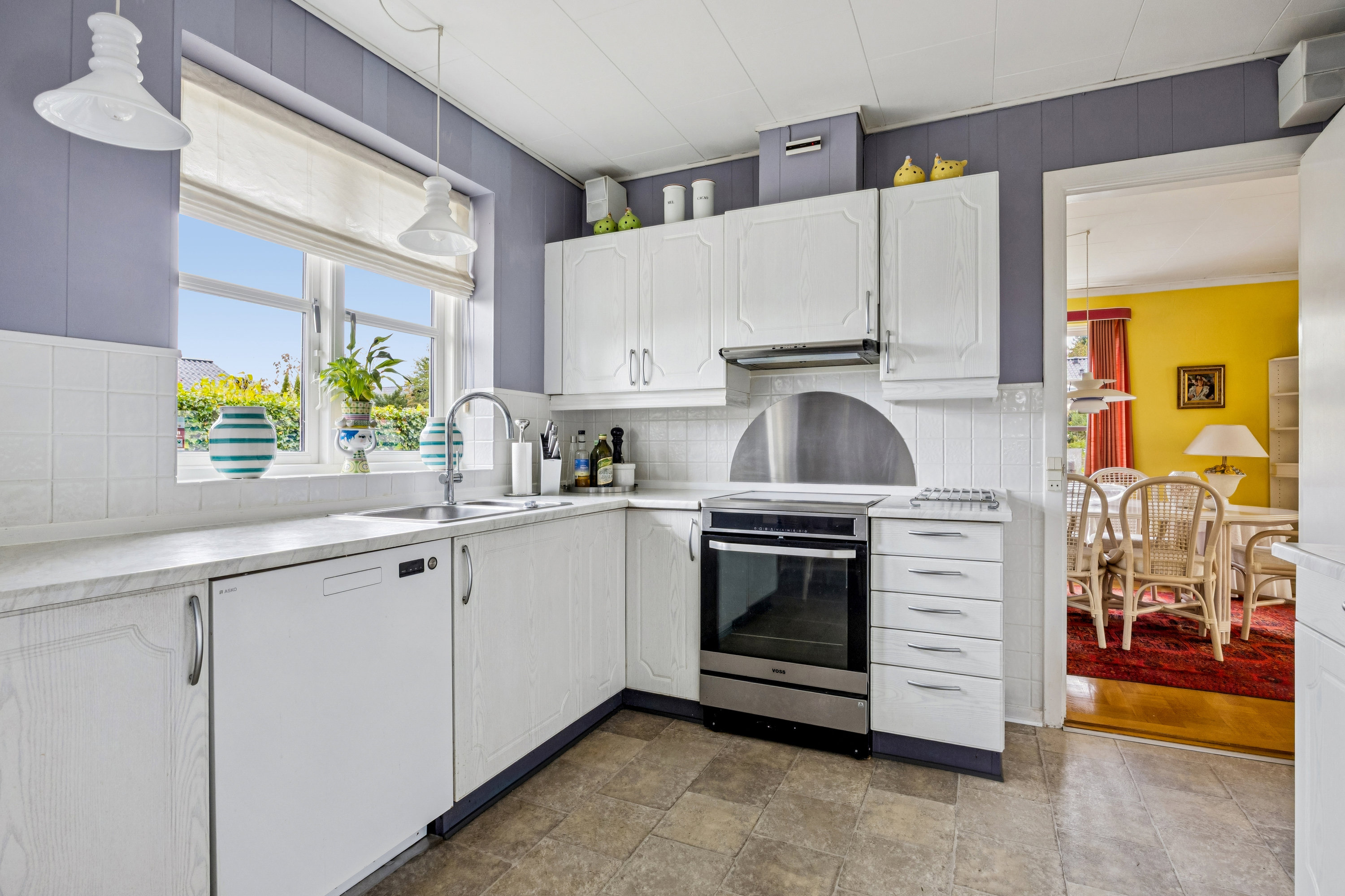 Fremhævet køkken billede i fuldskærmstilstand. Billede af Solsikkevej 10, 4600 Køge