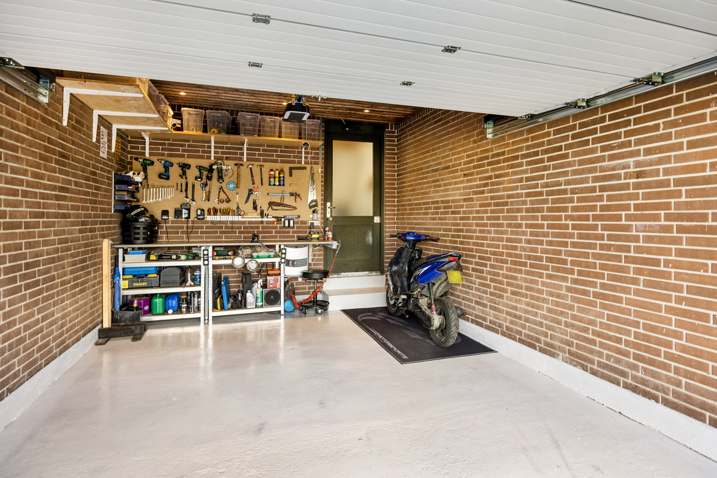 Fremhævet garage billede i fuldskærmstilstand. Billede af Fuglevænget 41, Klejtrup, 9500 Hobro