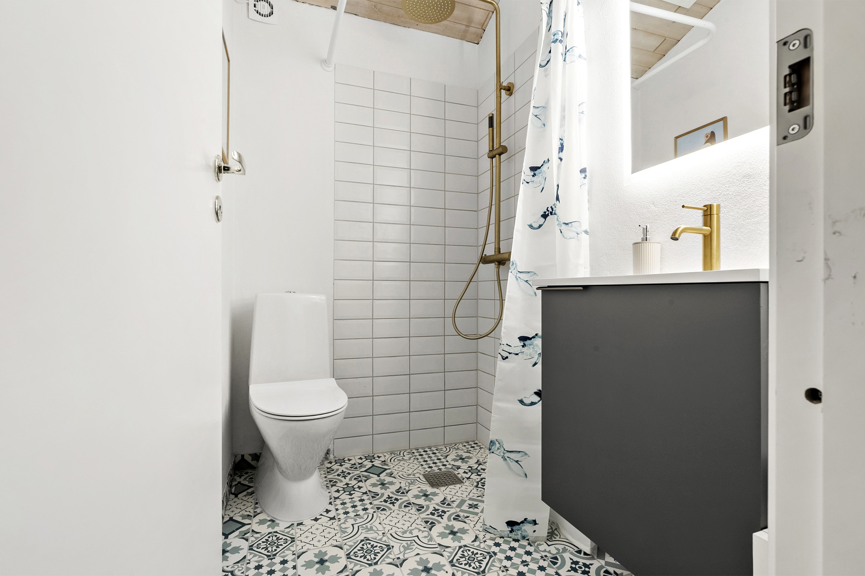 Fremhævet badeværelse billede i fuldskærmstilstand. Billede af Skarkær 110, Skarrev, 6200 Aabenraa