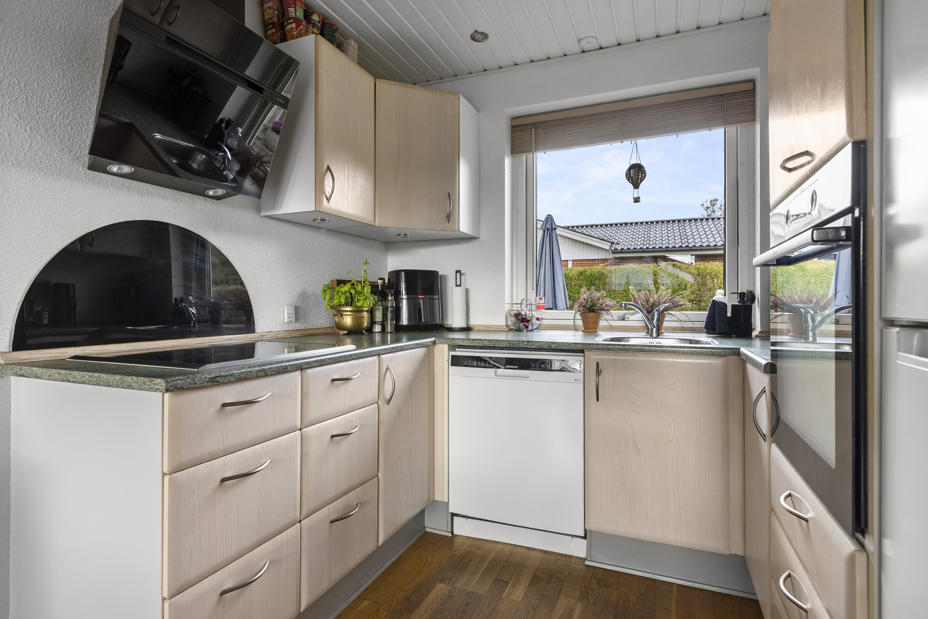 Fremhævet køkken billede i fuldskærmstilstand. Billede af Drosselvej 39, 4295 Stenlille