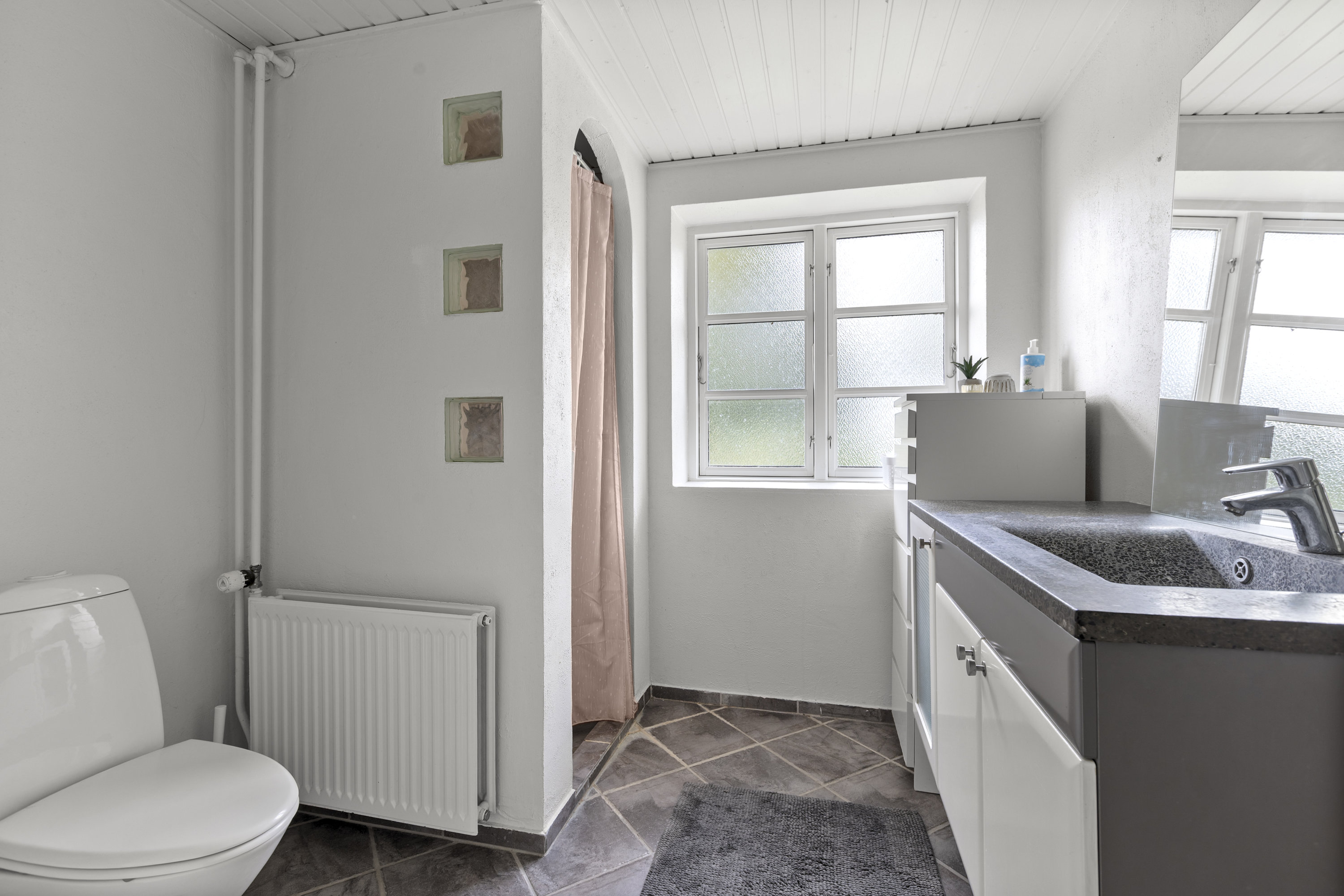 Fremhævet badeværelse billede i fuldskærmstilstand. Billede af Juliedalvej 6, Døjringe, 4180 Sorø