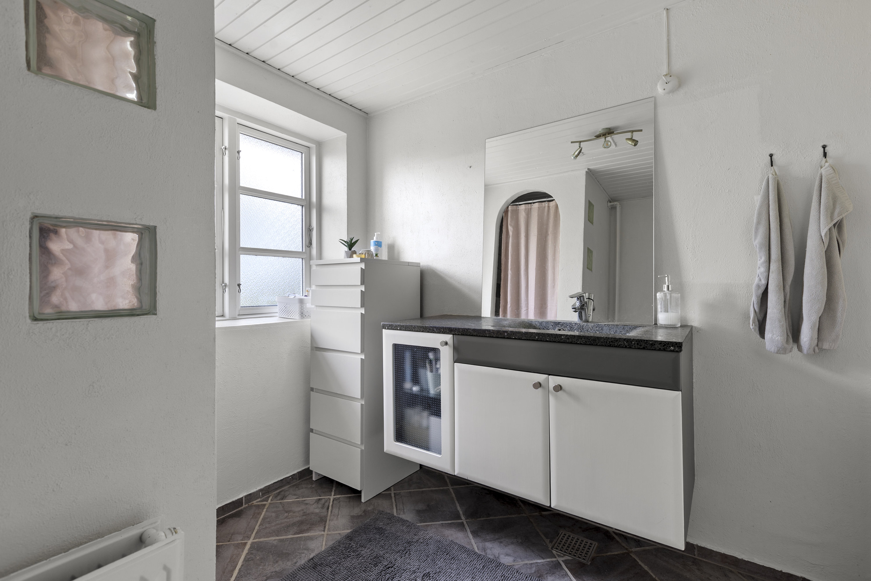 Fremhævet badeværelse billede i fuldskærmstilstand. Billede af Juliedalvej 6, Døjringe, 4180 Sorø