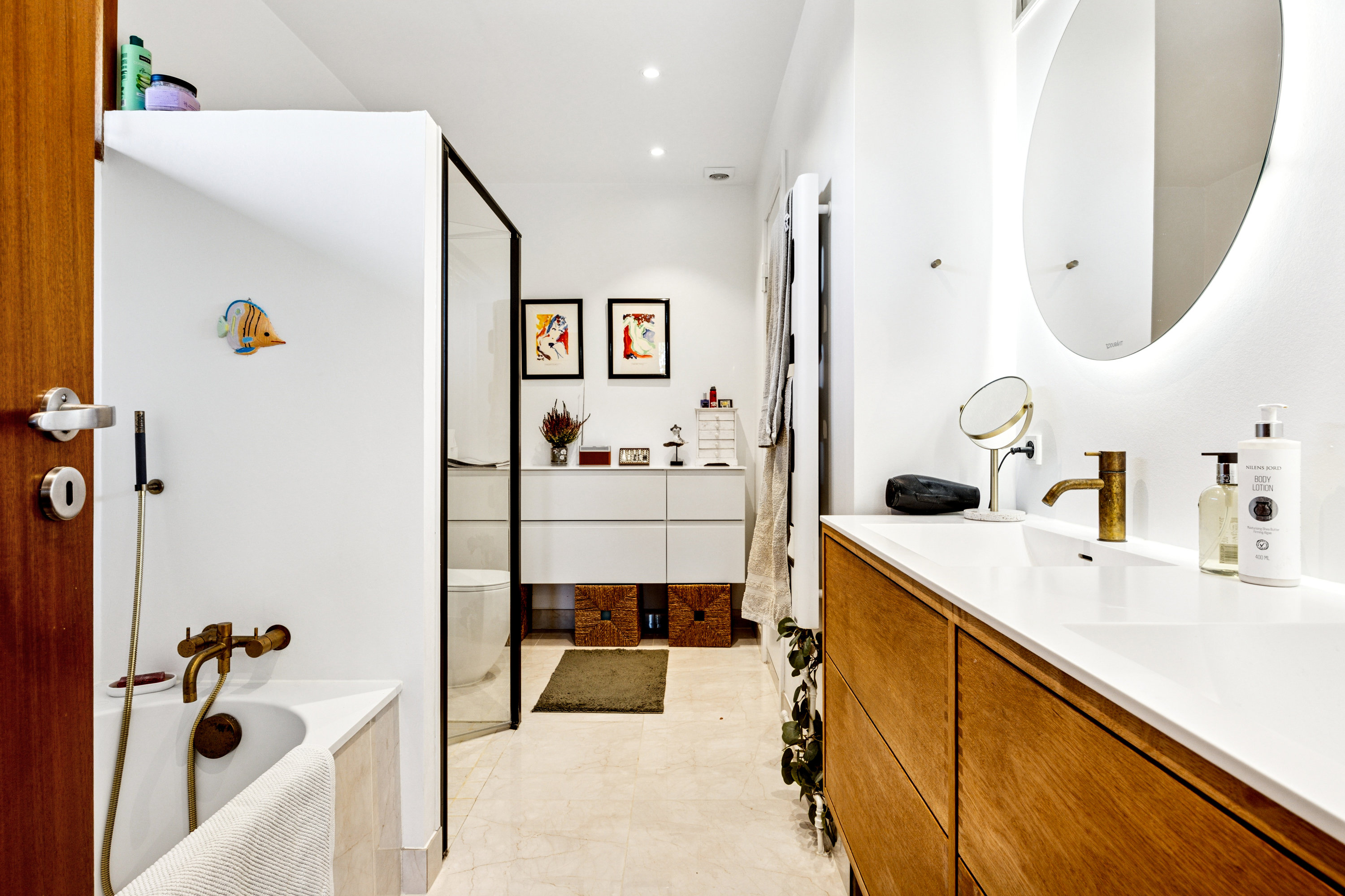 Fremhævet badeværelse billede i fuldskærmstilstand. Billede af Strandgårdsvej 5, 2690 Karlslunde