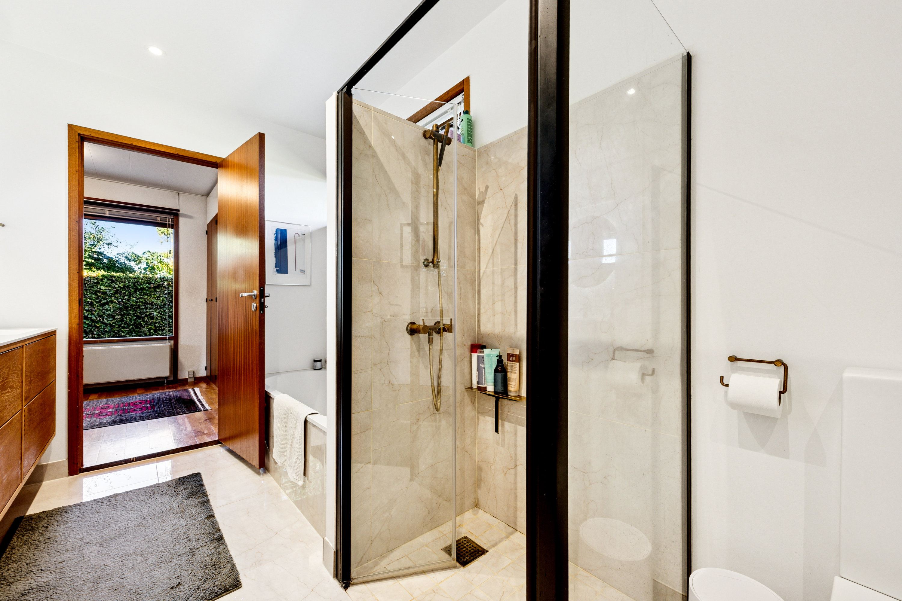 Fremhævet gang billede i fuldskærmstilstand. Billede af Strandgårdsvej 5, 2690 Karlslunde