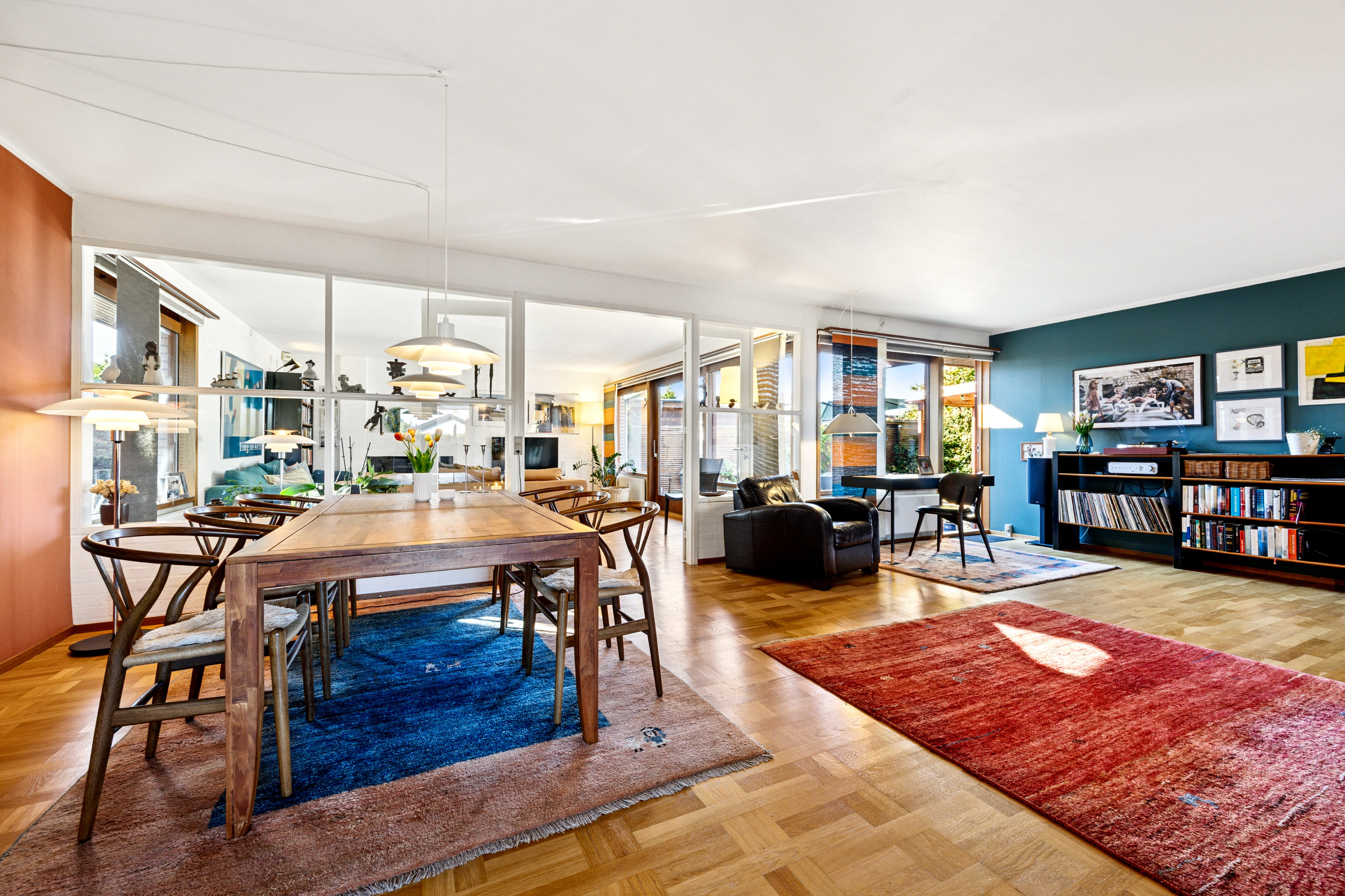 Fremhævet stue billede i fuldskærmstilstand. Billede af Strandgårdsvej 5, 2690 Karlslunde