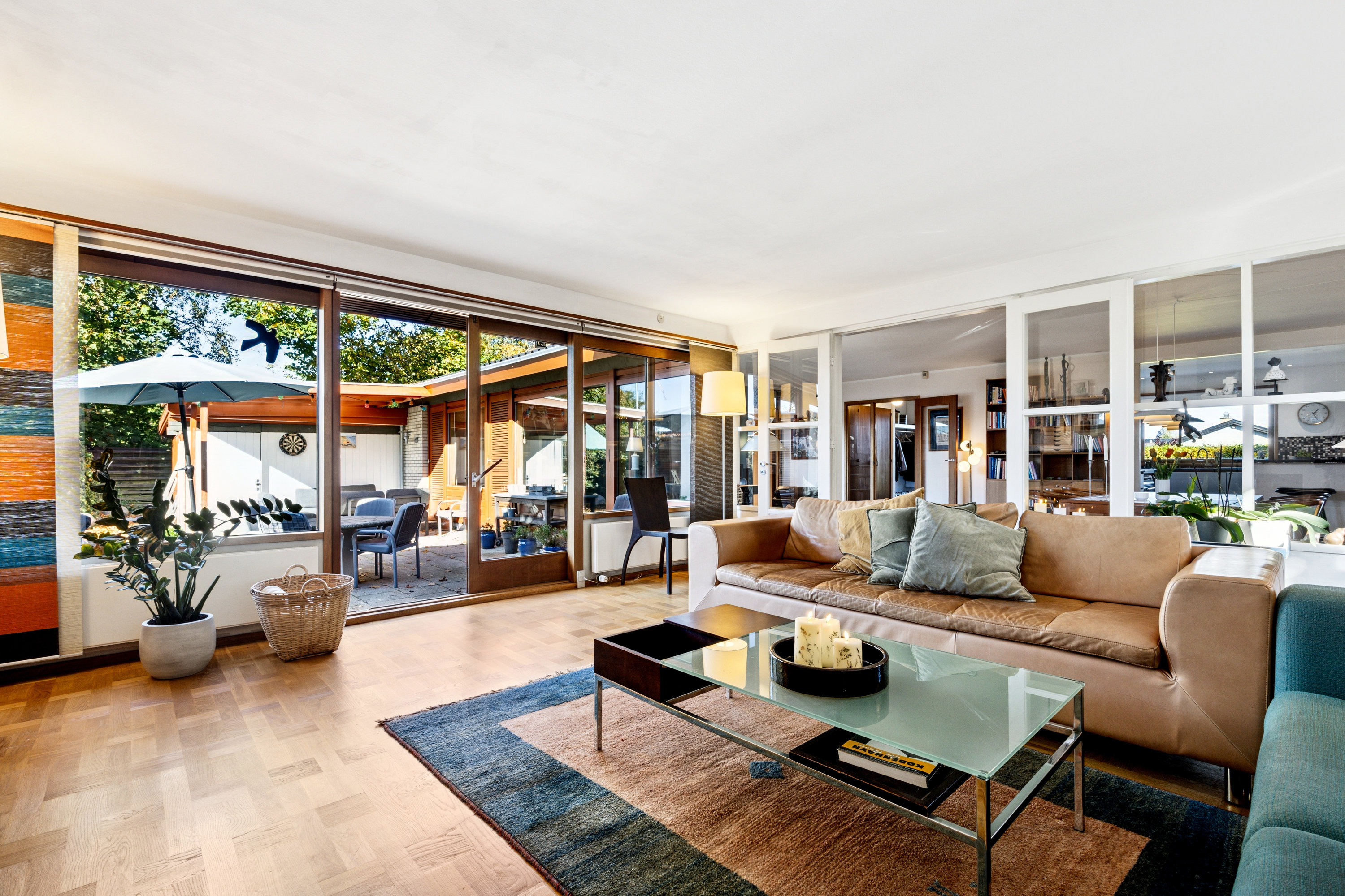 Fremhævet stue billede i fuldskærmstilstand. Billede af Strandgårdsvej 5, 2690 Karlslunde