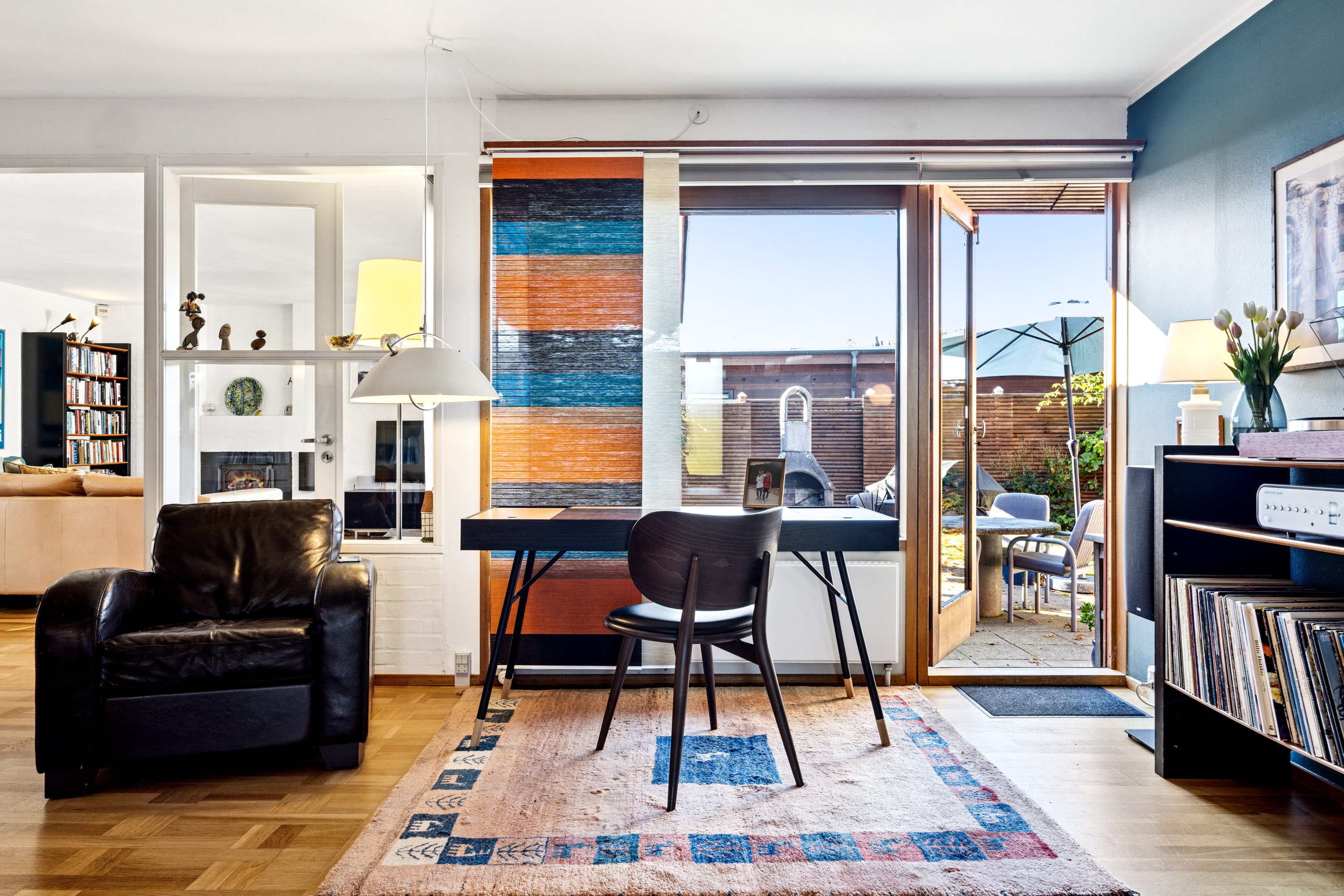 Fremhævet stue billede i fuldskærmstilstand. Billede af Strandgårdsvej 5, 2690 Karlslunde