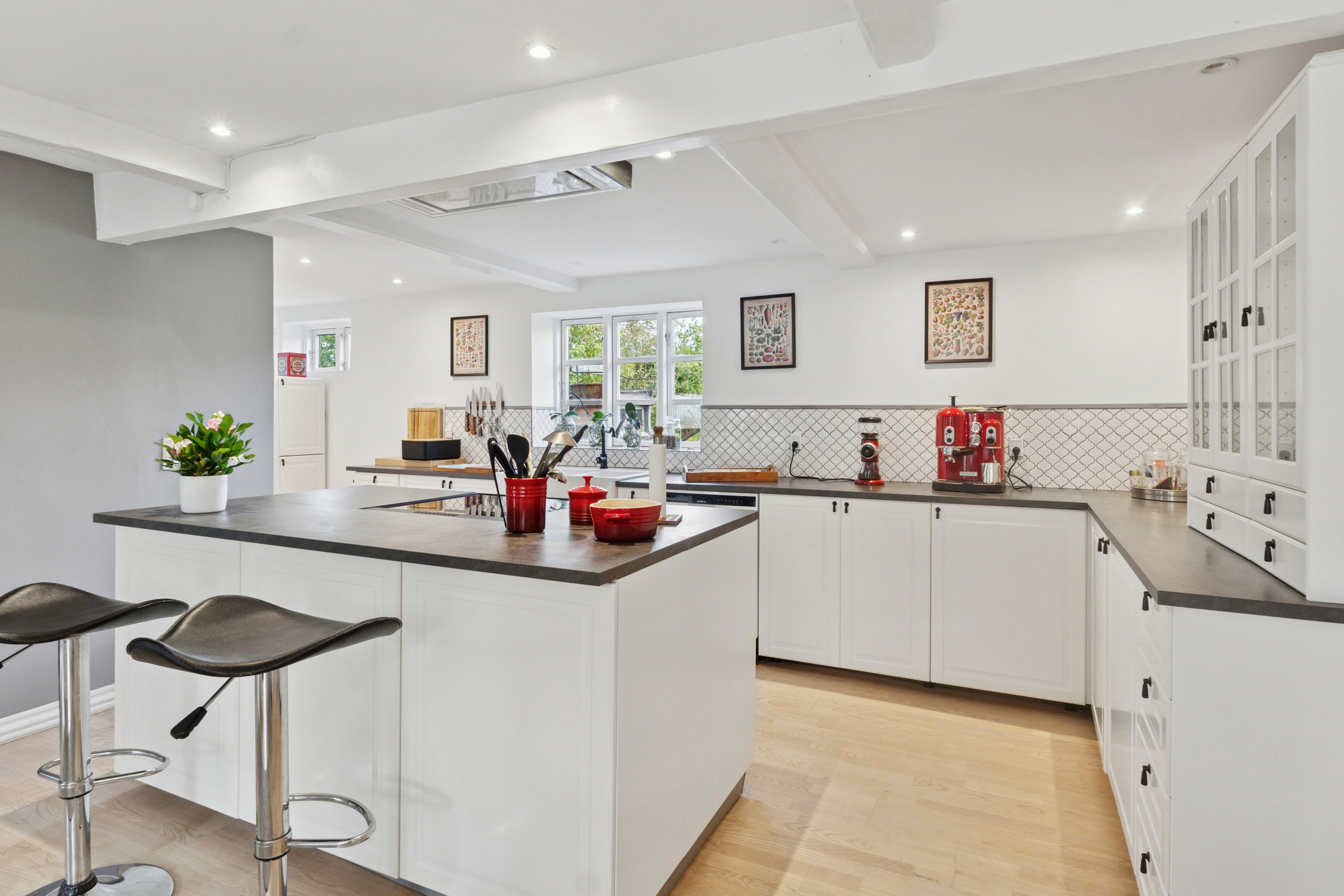 Fremhævet køkken /alrum billede i fuldskærmstilstand. Billede af Stadionsvej 3, 4735 Mern