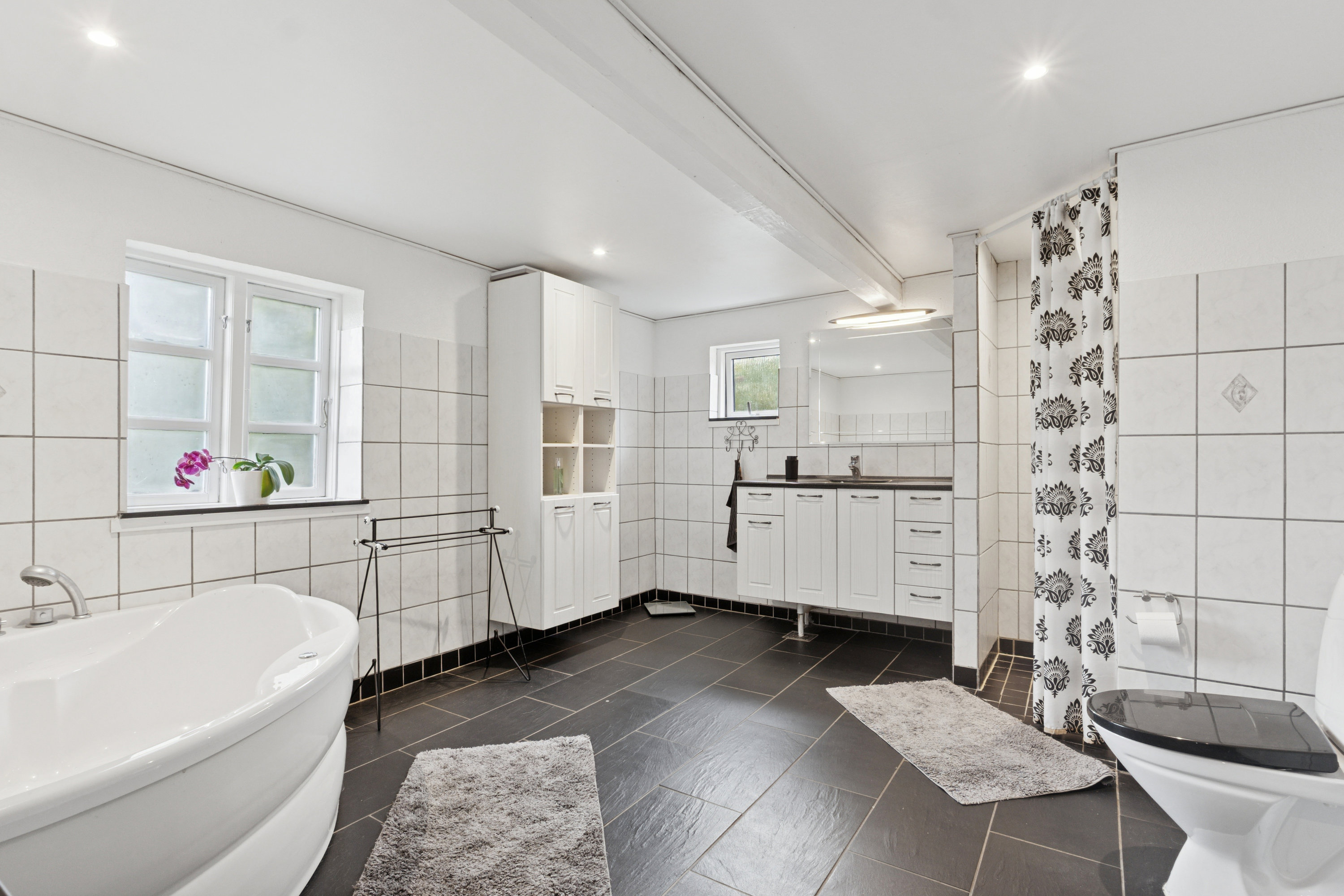 Fremhævet badeværelse billede i fuldskærmstilstand. Billede af Stadionsvej 3, 4735 Mern