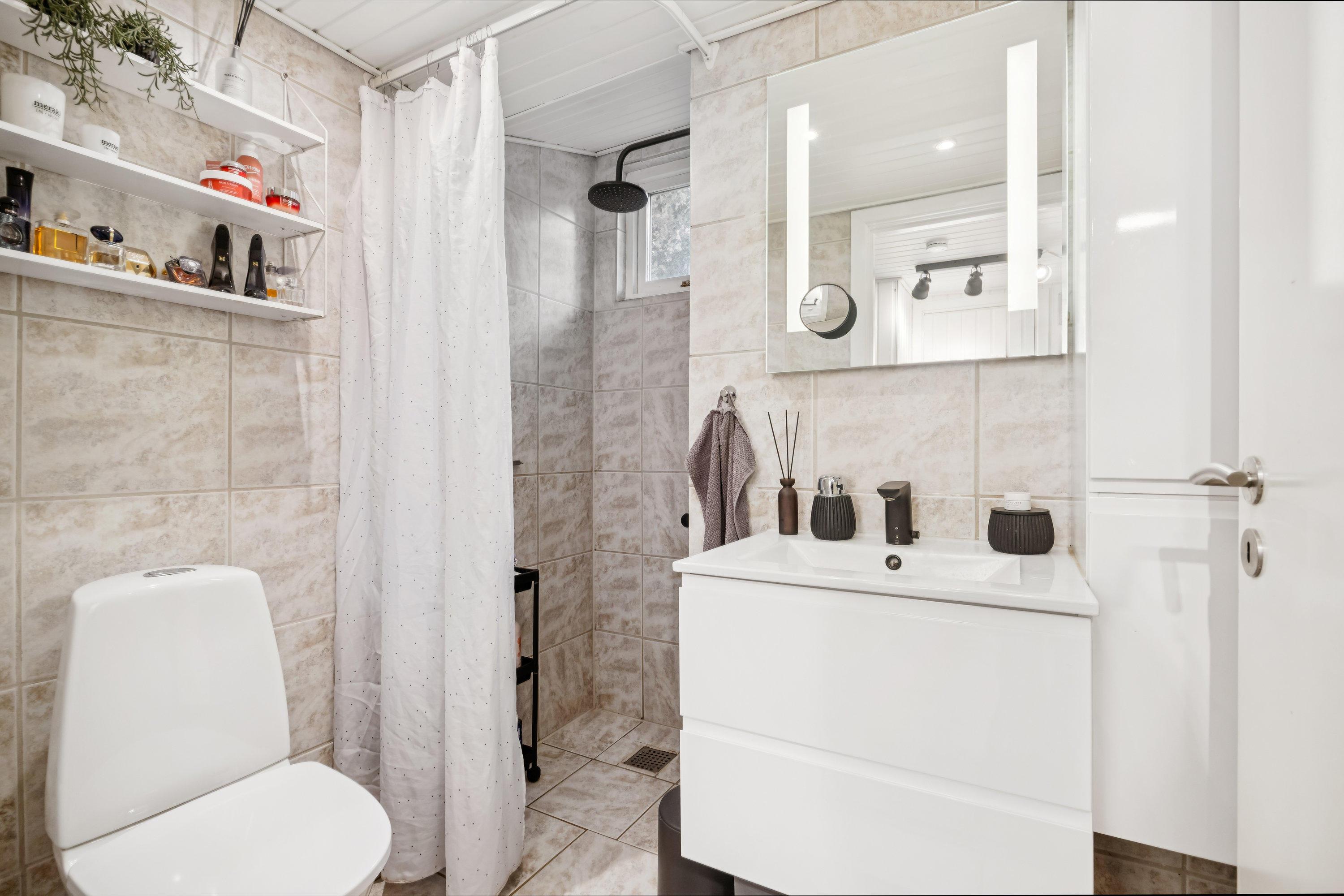 Fremhævet badeværelse billede i fuldskærmstilstand. Billede af Fasanvej 9, 9370 Hals