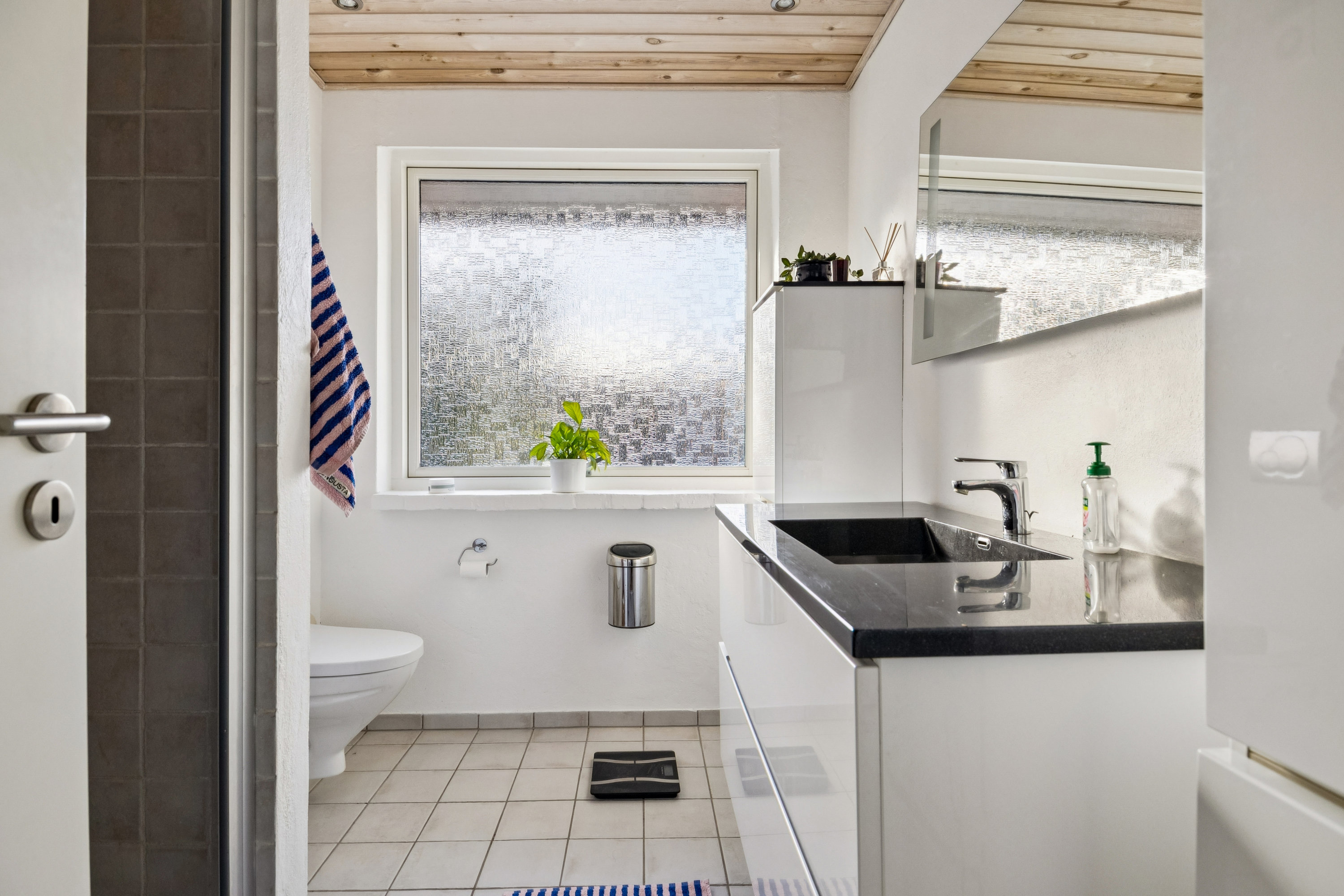 Fremhævet badeværelse billede i fuldskærmstilstand. Billede af Sandgravvej 10, Gram, 8660 Skanderborg