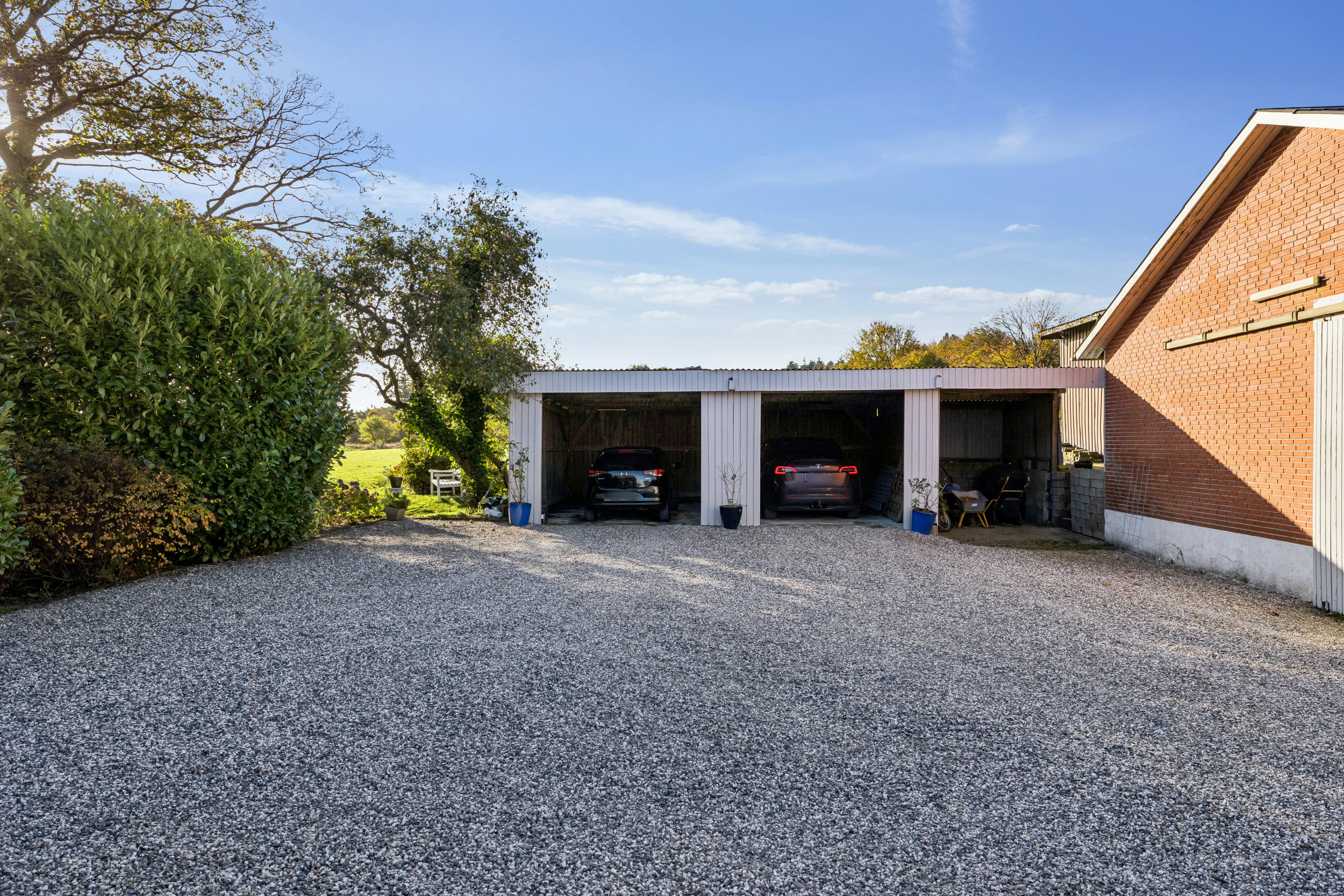 Fremhævet gårdsplads billede i fuldskærmstilstand. Billede af Sandgravvej 10, Gram, 8660 Skanderborg