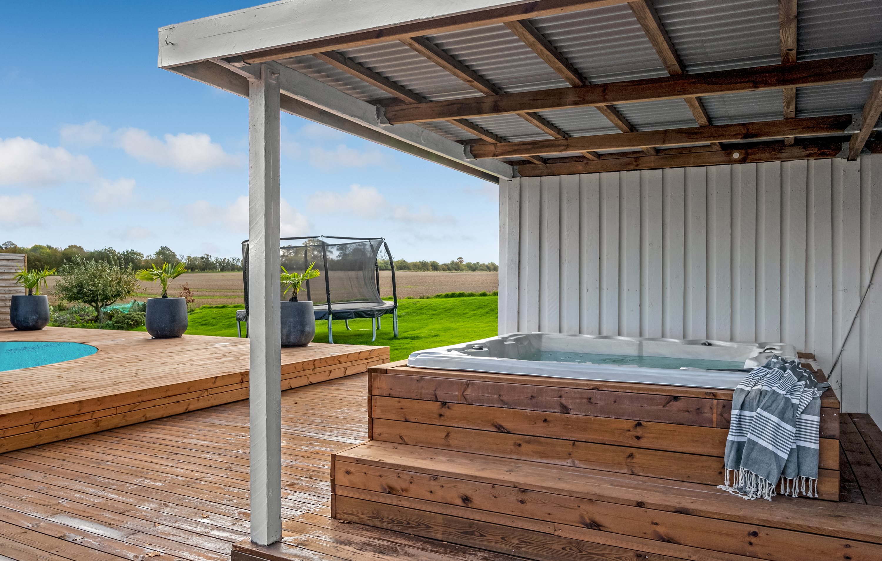 Fremhævet udendørs billede i fuldskærmstilstand. Billede af To-Bjerg 186, Uglerup, 4300 Holbæk