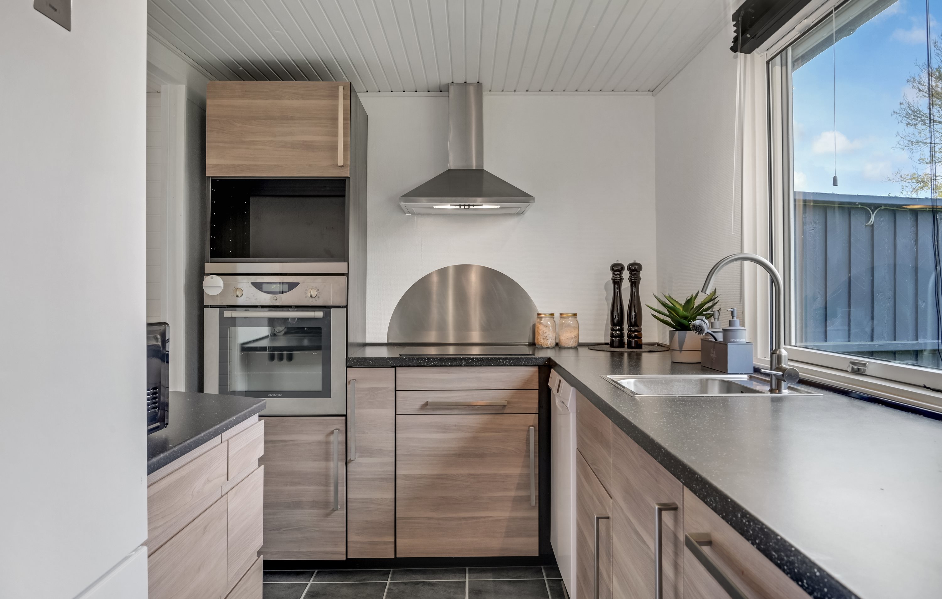 Fremhævet køkken billede i fuldskærmstilstand. Billede af To-Bjerg 186, Uglerup, 4300 Holbæk