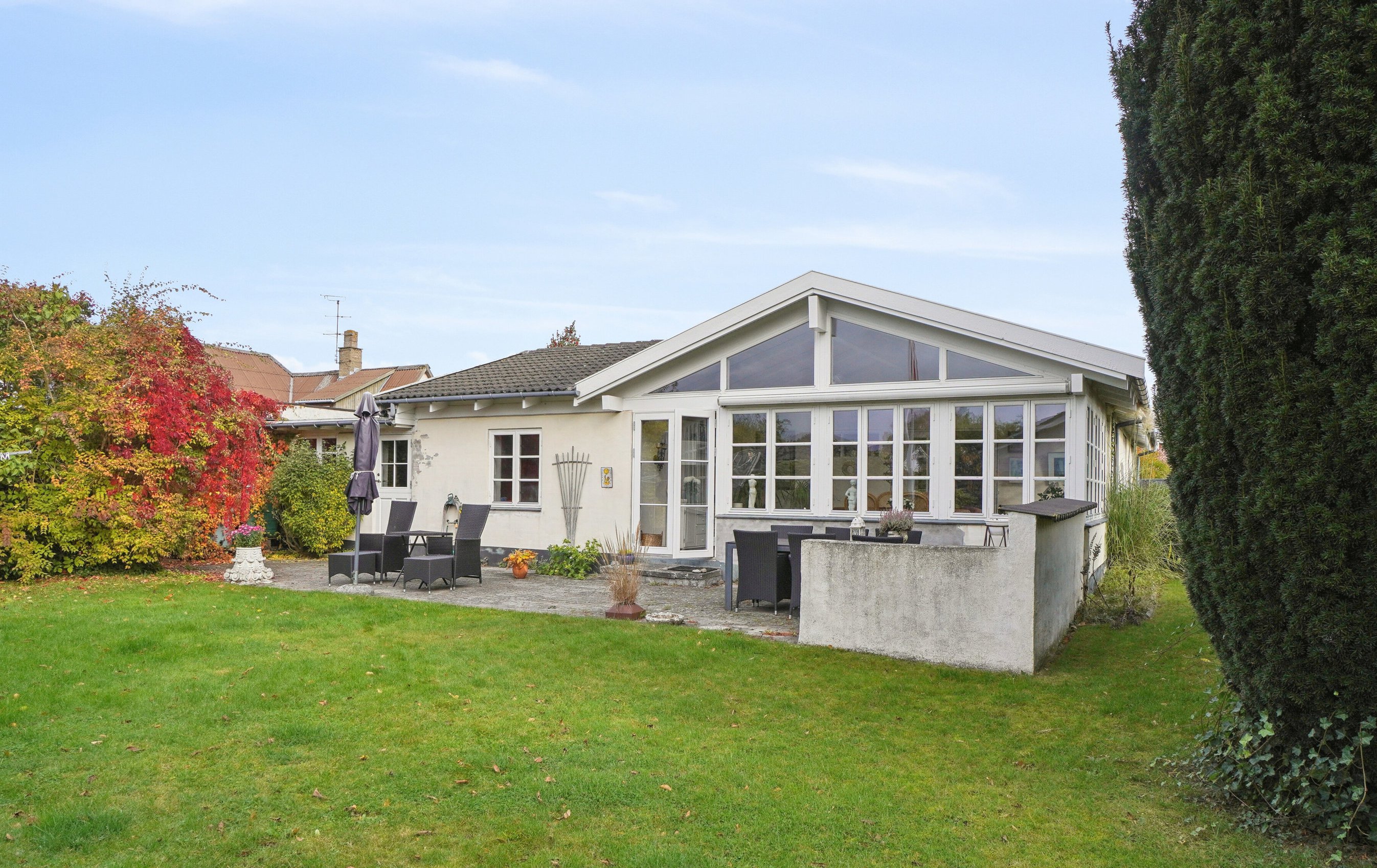 Fremhævet set fra haven billede i fuldskærmstilstand. Billede af Aavej 4, 3300 Frederiksværk