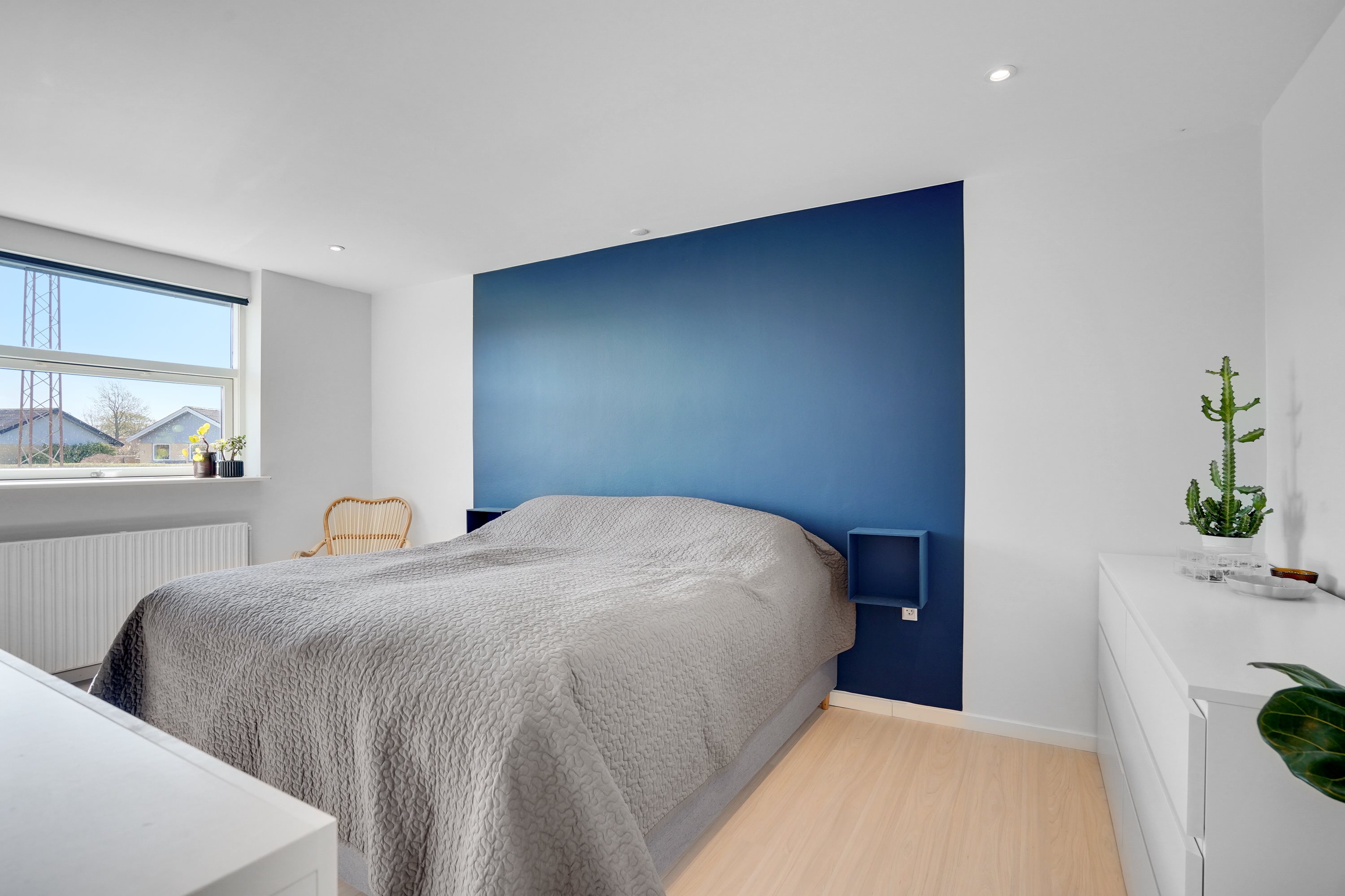 Fremhævet soveværelse billede i fuldskærmstilstand. Billede af Anemonevej 17, 9870 Sindal