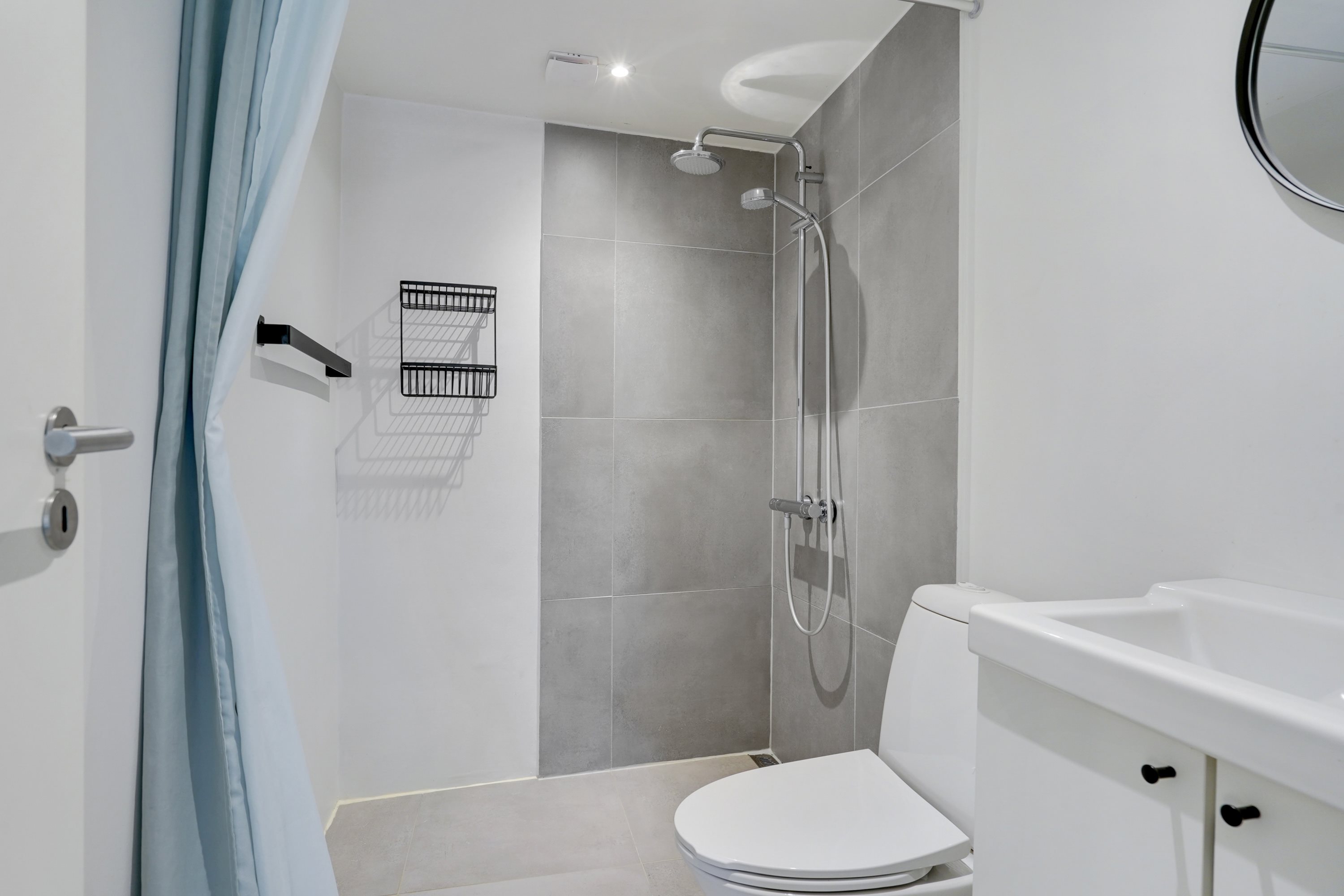 Fremhævet badeværelse billede i fuldskærmstilstand. Billede af Anemonevej 17, 9870 Sindal