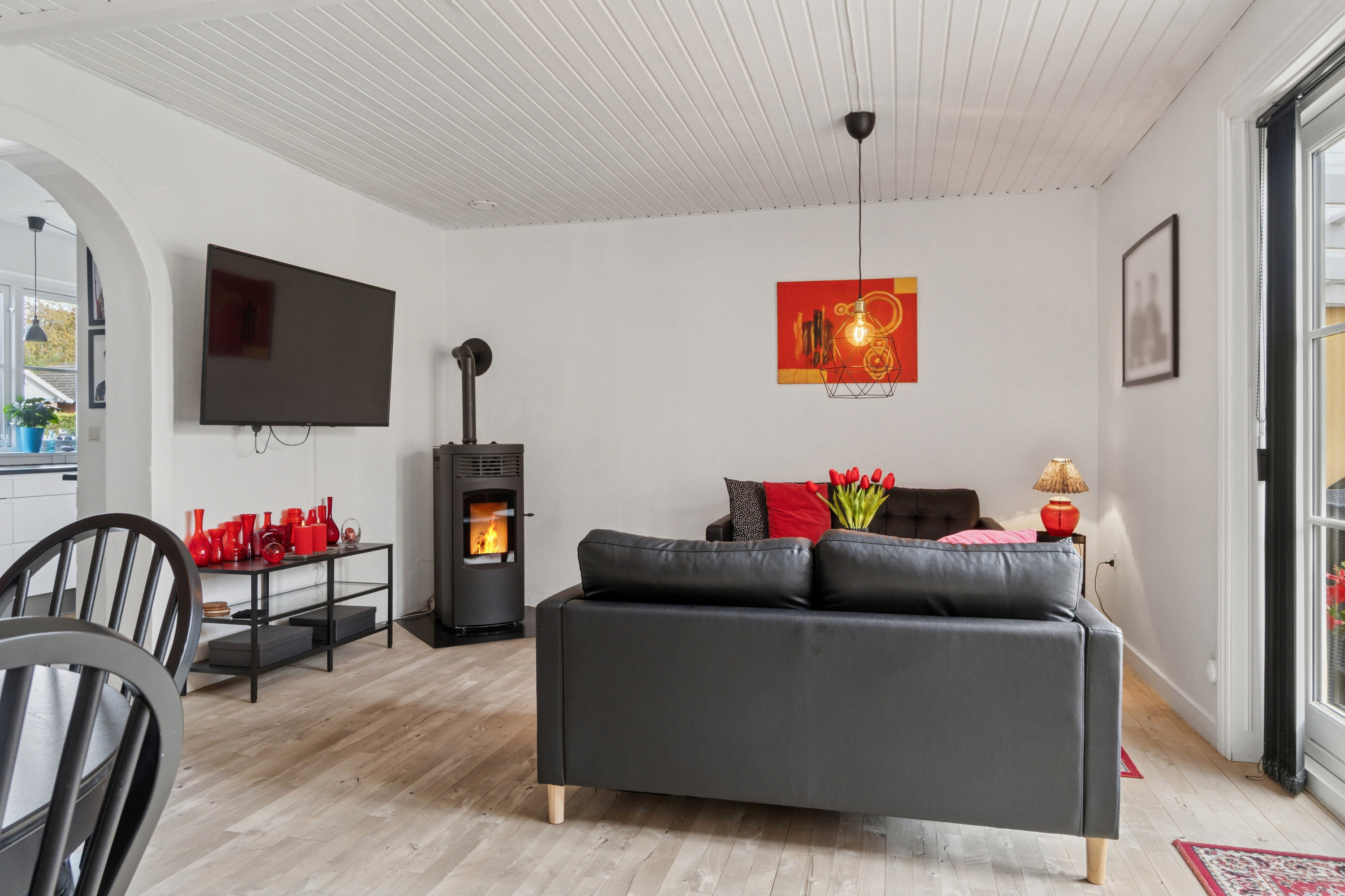 Fremhævet stue billede i fuldskærmstilstand. Billede af Tollerupvej 33, 3370 Melby