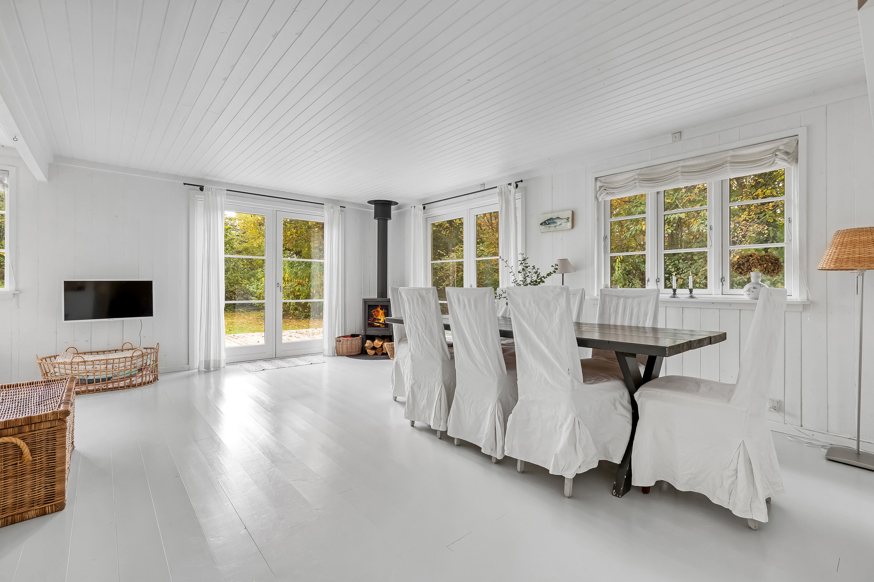 Fremhævet stue billede i fuldskærmstilstand. Billede af N P Nielsens Vej 13, 3220 Tisvildeleje