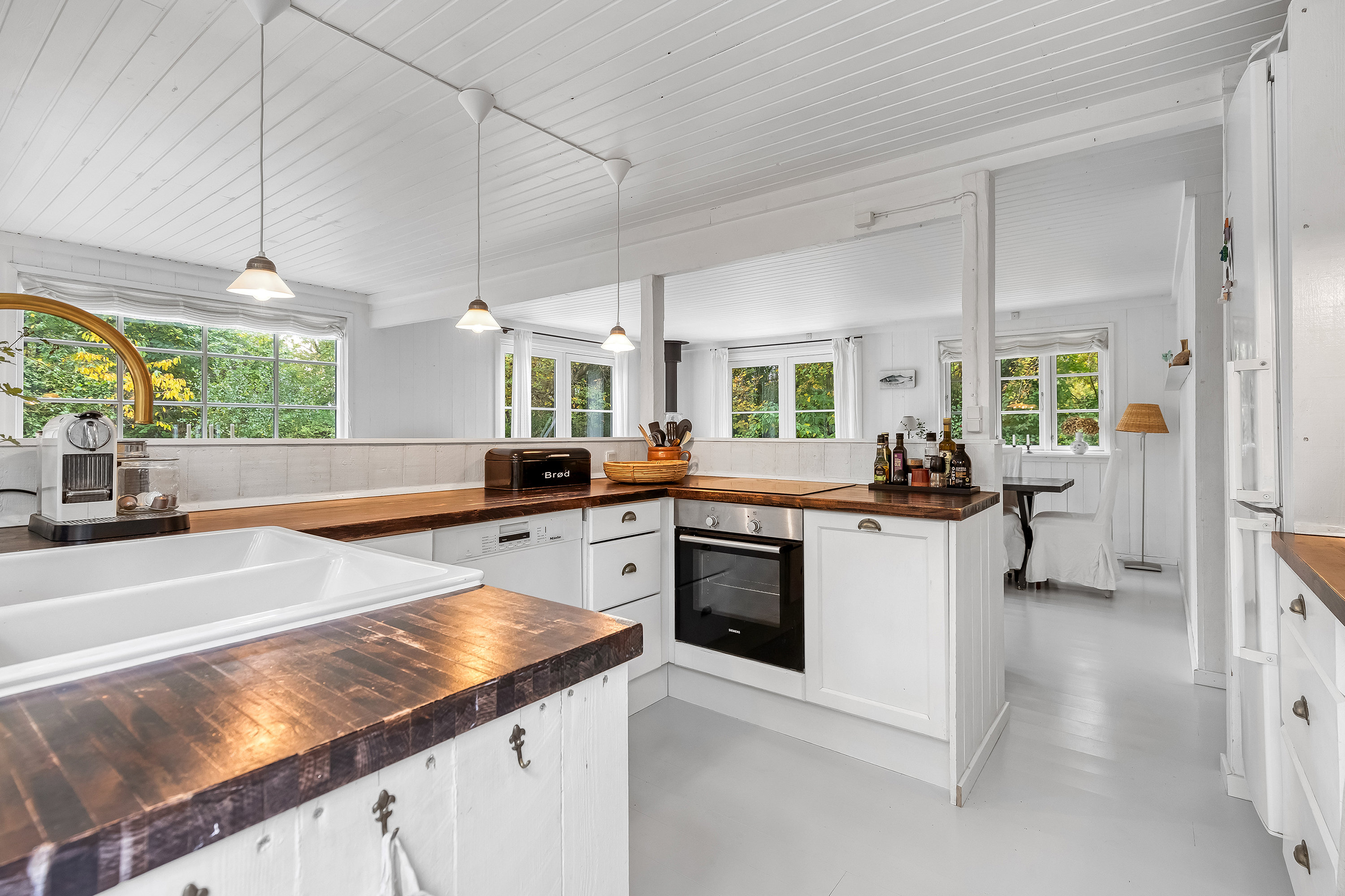 Fremhævet køkken billede i fuldskærmstilstand. Billede af N P Nielsens Vej 13, 3220 Tisvildeleje