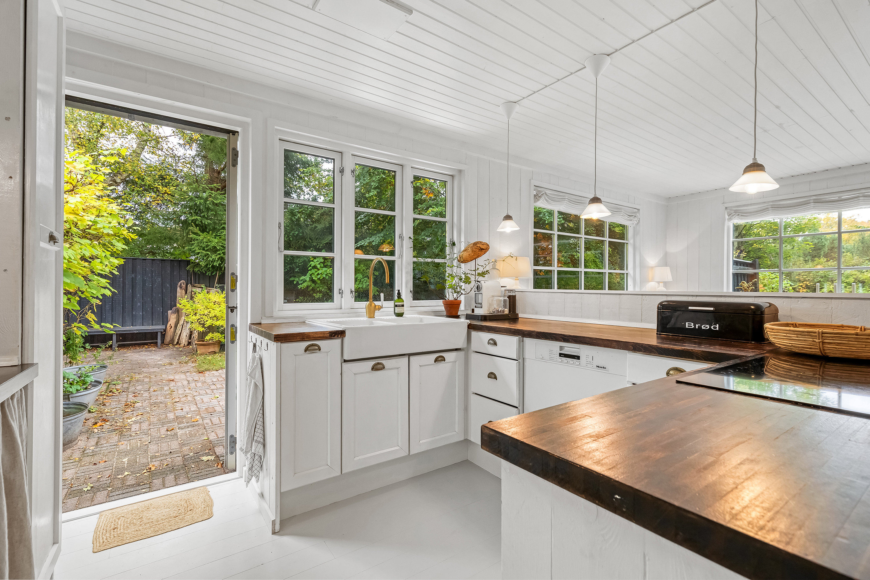 Fremhævet køkken billede i fuldskærmstilstand. Billede af N P Nielsens Vej 13, 3220 Tisvildeleje