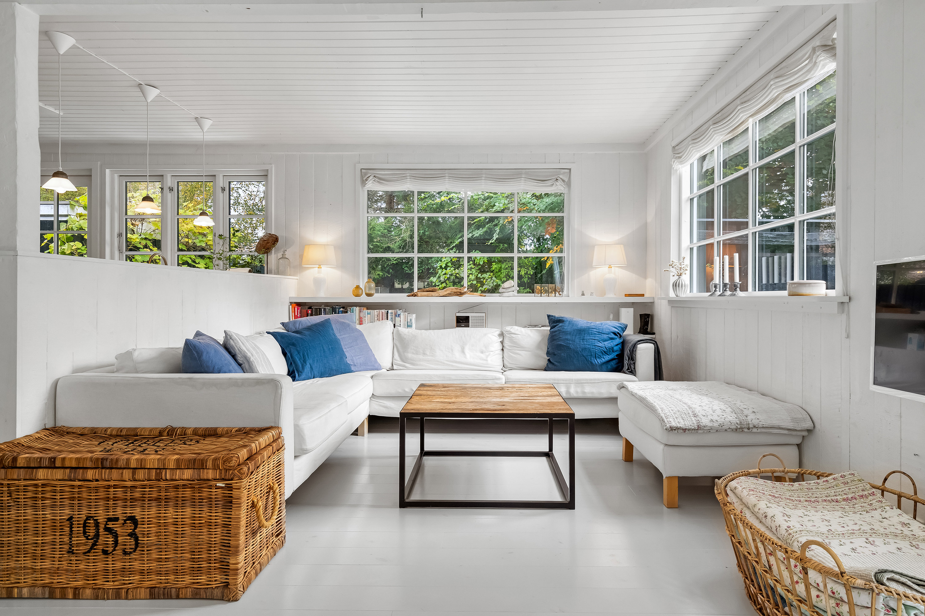 Fremhævet stue billede i fuldskærmstilstand. Billede af N P Nielsens Vej 13, 3220 Tisvildeleje