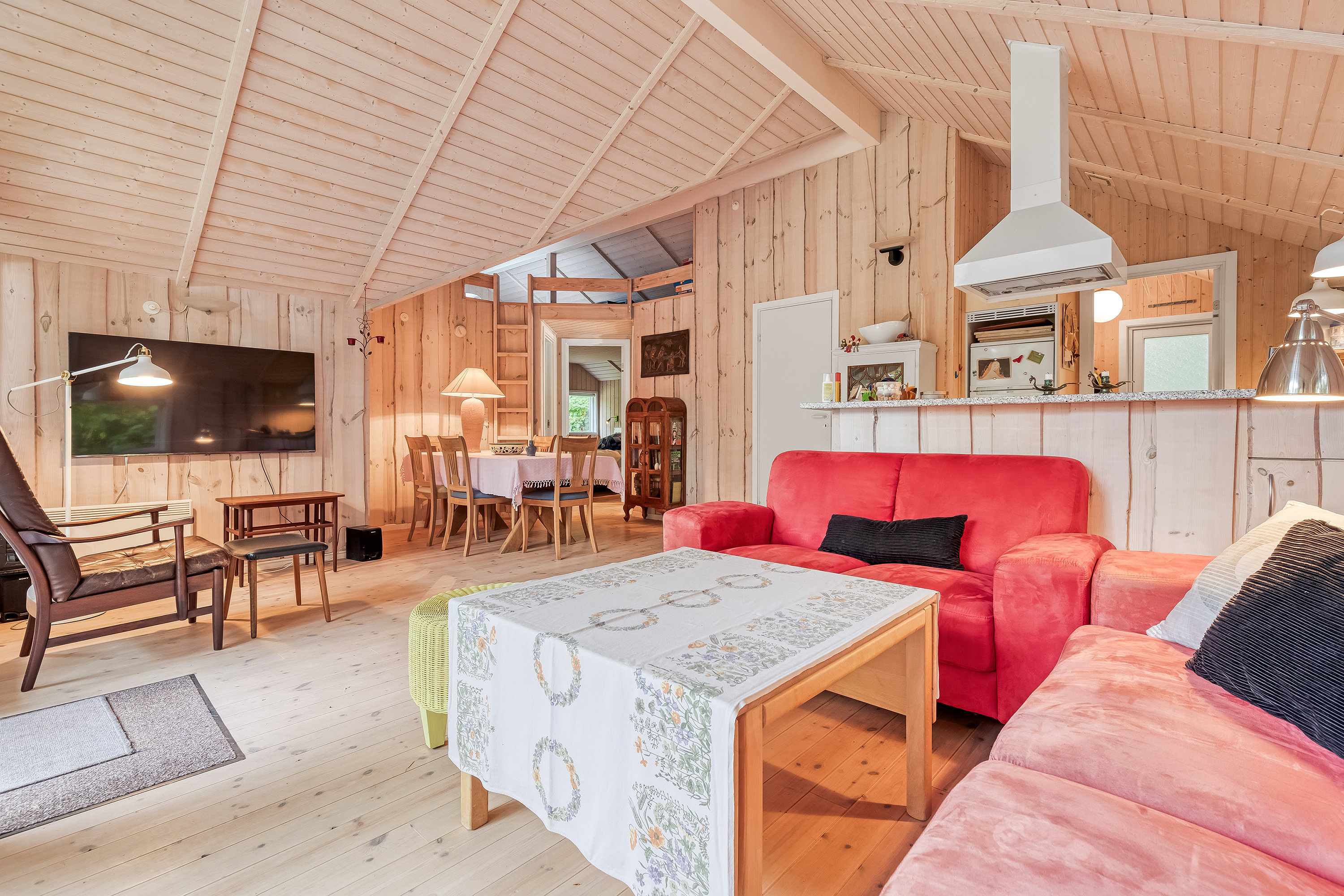 Fremhævet stue billede i fuldskærmstilstand. Billede af Mosesvinget 4, Buresø, 3550 Slangerup