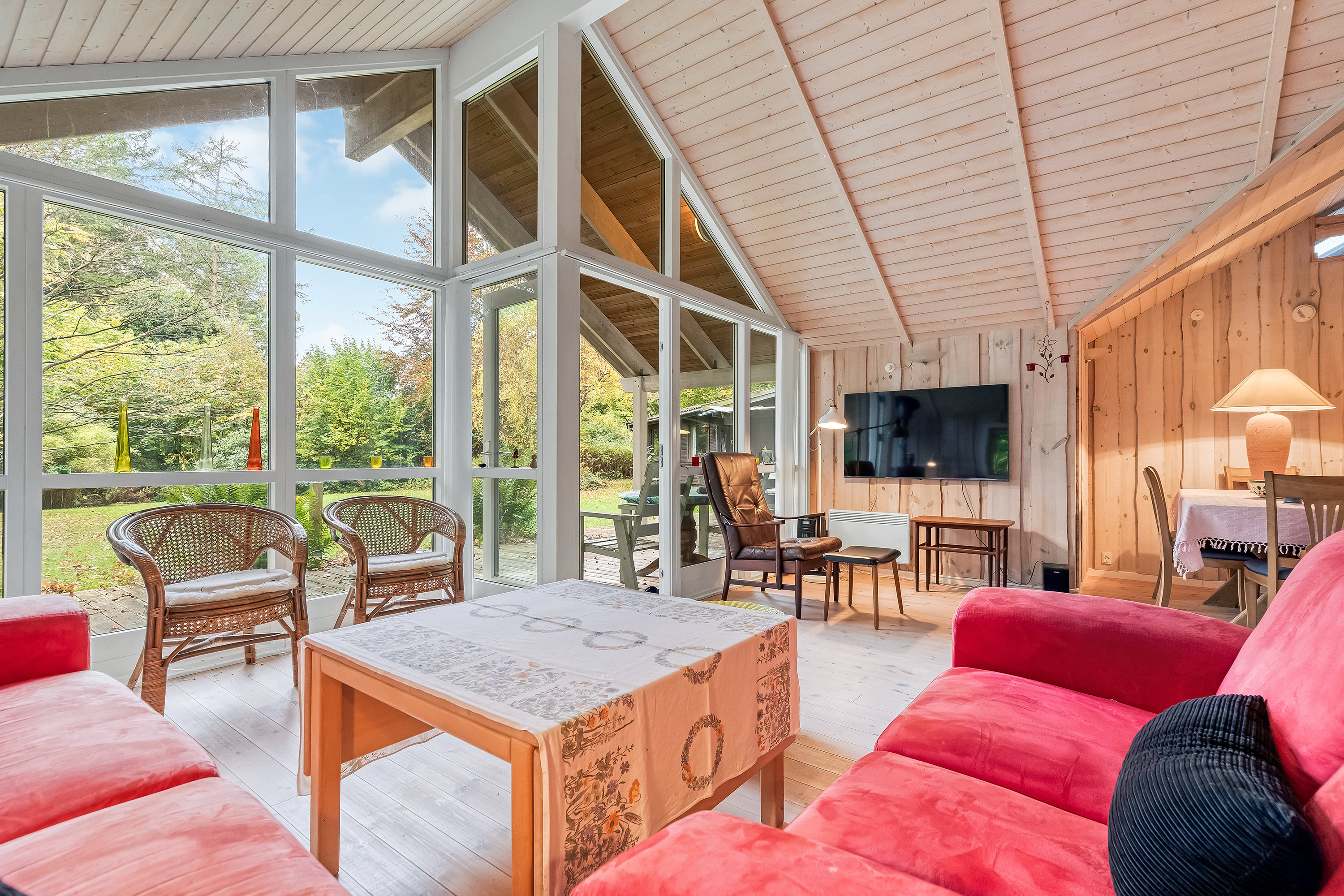 Fremhævet stue billede i fuldskærmstilstand. Billede af Mosesvinget 4, Buresø, 3550 Slangerup