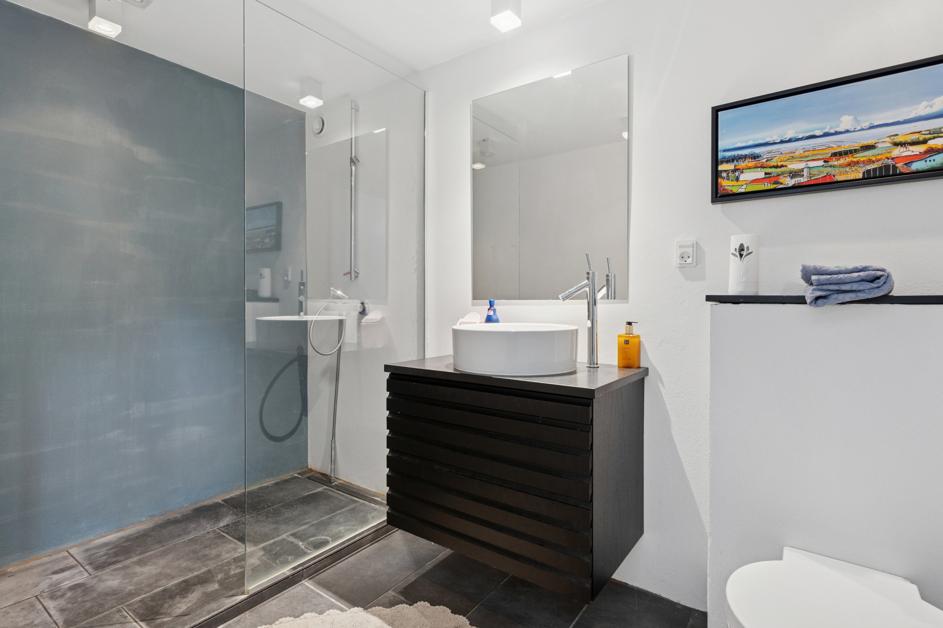 Fremhævet badeværelse billede i fuldskærmstilstand. Billede af Gyvelvænget 92, 7730 Hanstholm