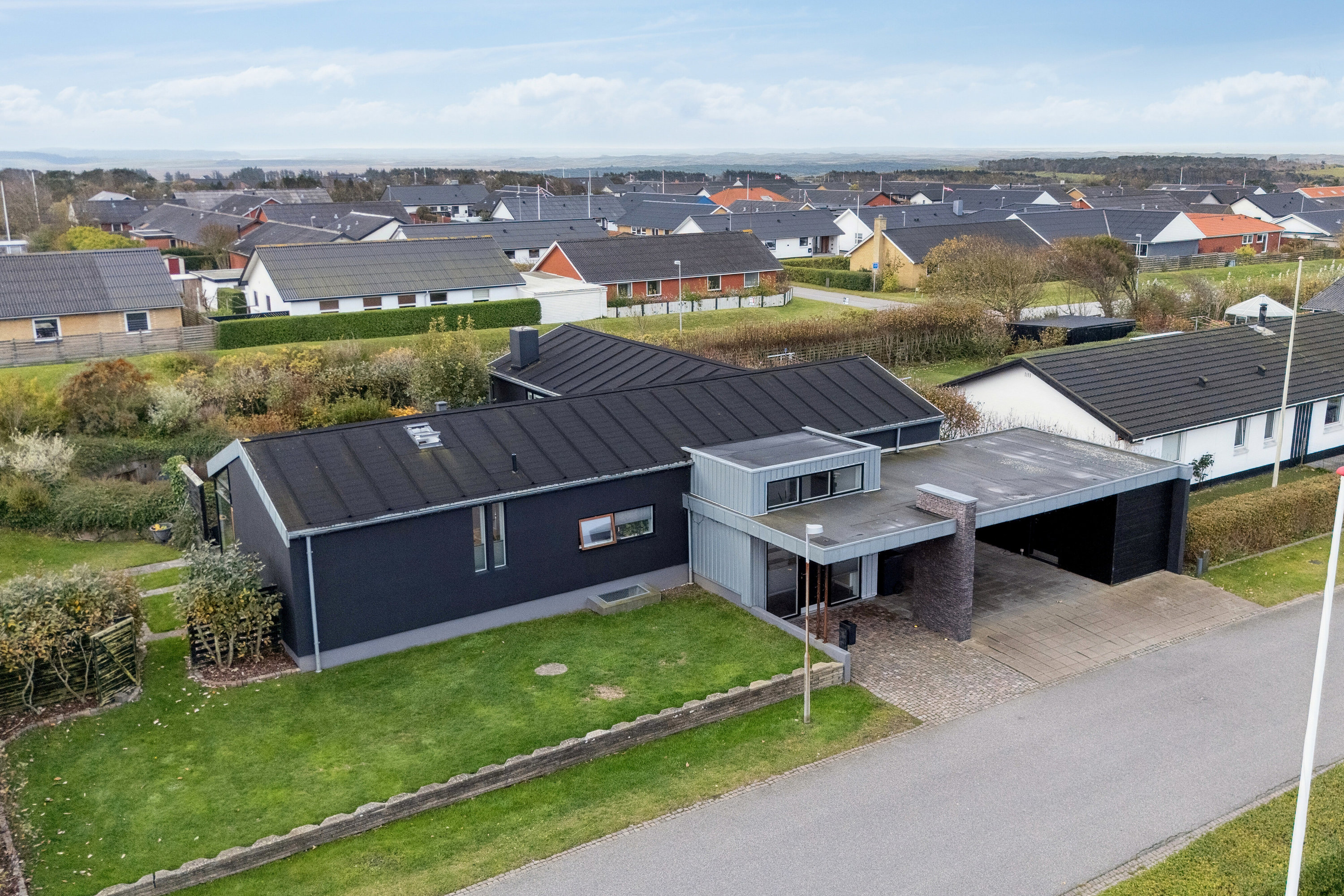 Fremhævet set fra vejen billede i fuldskærmstilstand. Billede af Gyvelvænget 92, 7730 Hanstholm