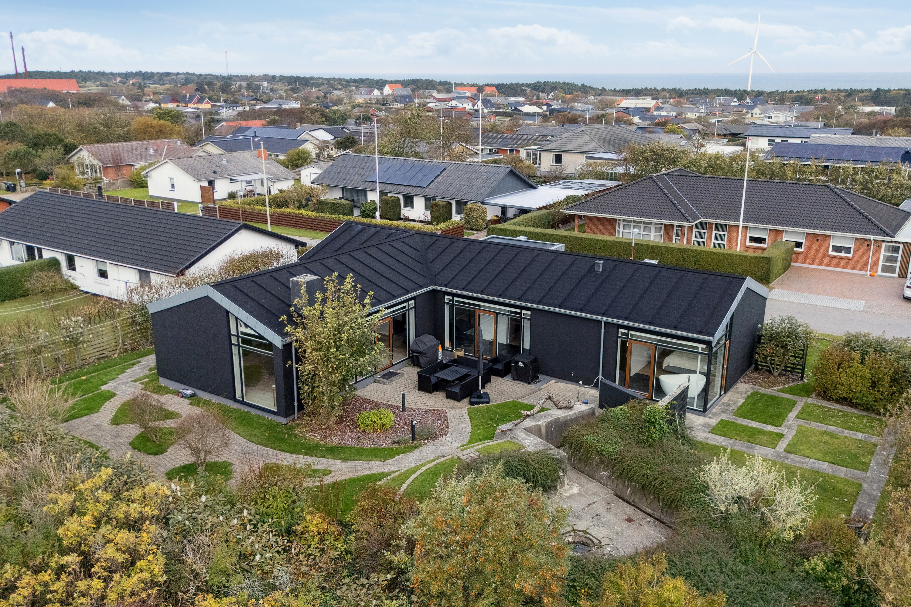 Fremhævet set fra haven billede i fuldskærmstilstand. Billede af Gyvelvænget 92, 7730 Hanstholm