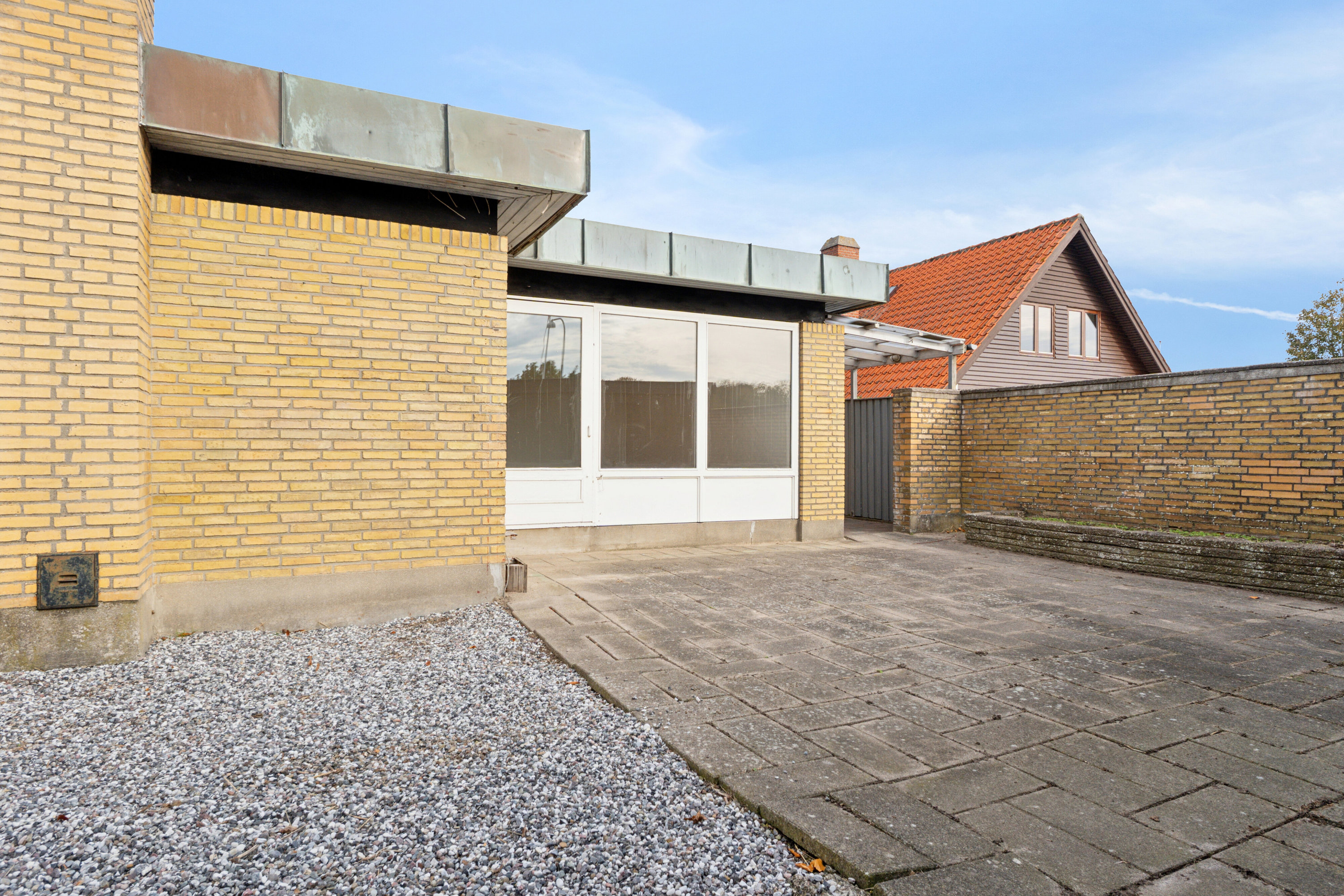 Fremhævet set fra haven billede i fuldskærmstilstand. Billede af Birkevej 1, 5400 Bogense