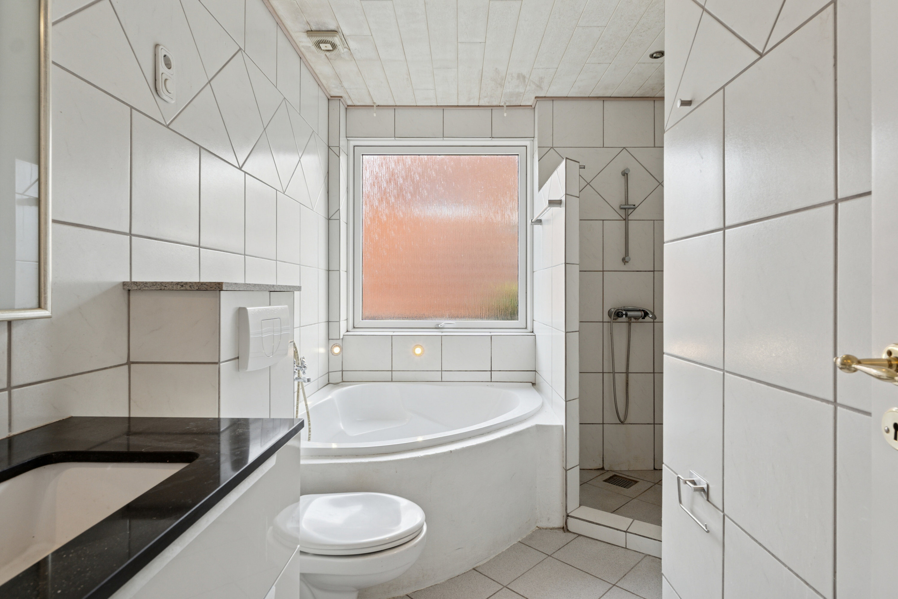 Fremhævet badeværelse billede i fuldskærmstilstand. Billede af Birkevej 1, 5400 Bogense