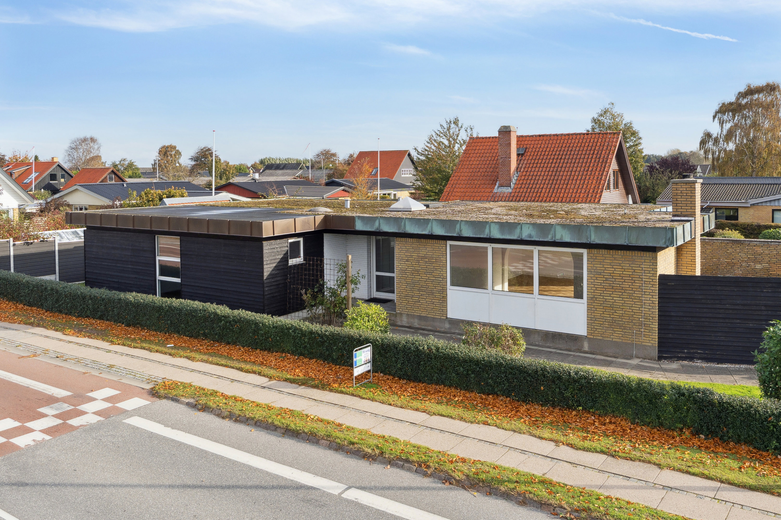 Fremhævet set fra vejen billede i fuldskærmstilstand. Billede af Birkevej 1, 5400 Bogense