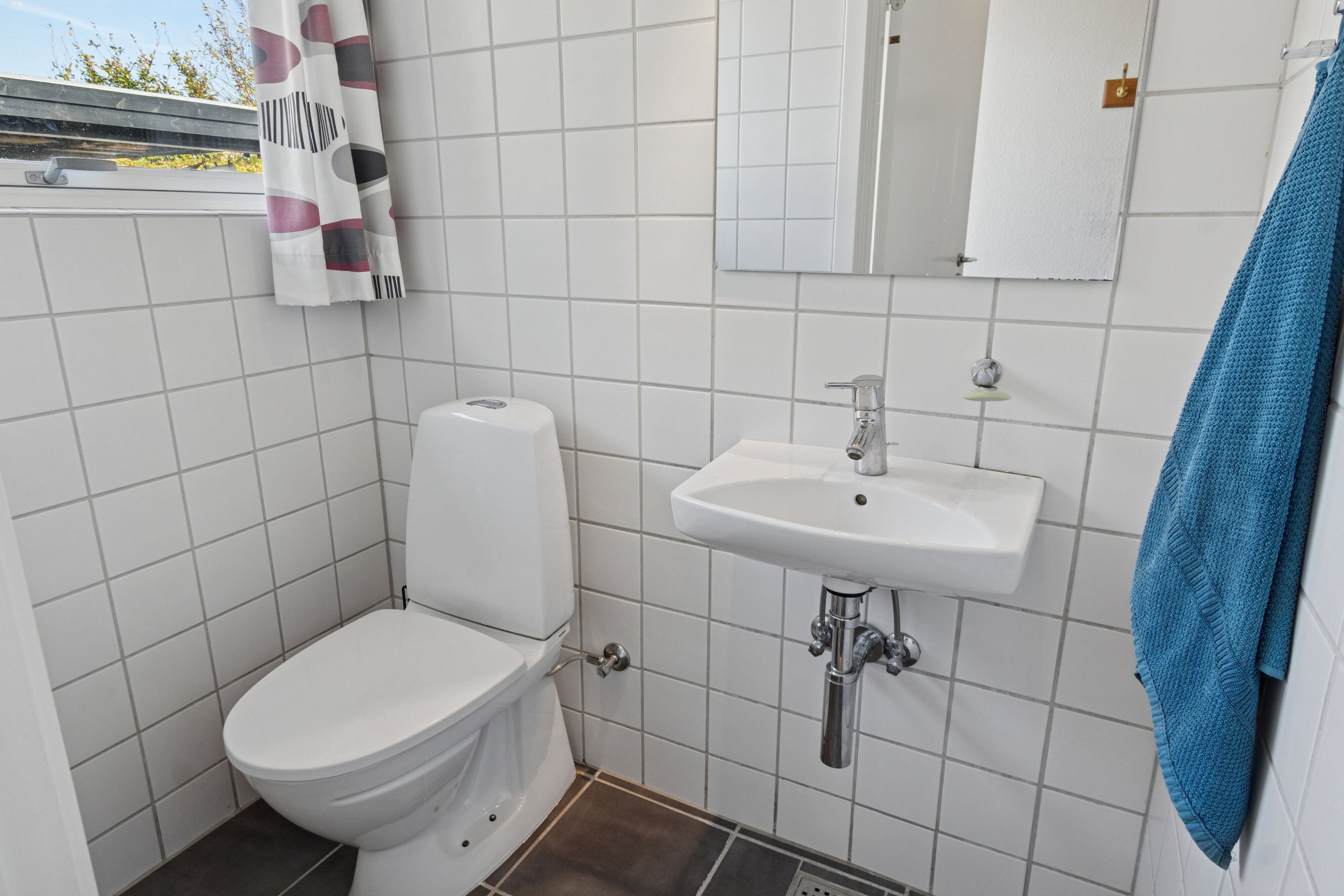 Fremhævet badeværelse billede i fuldskærmstilstand. Billede af Mørkager 51, 2620 Albertslund