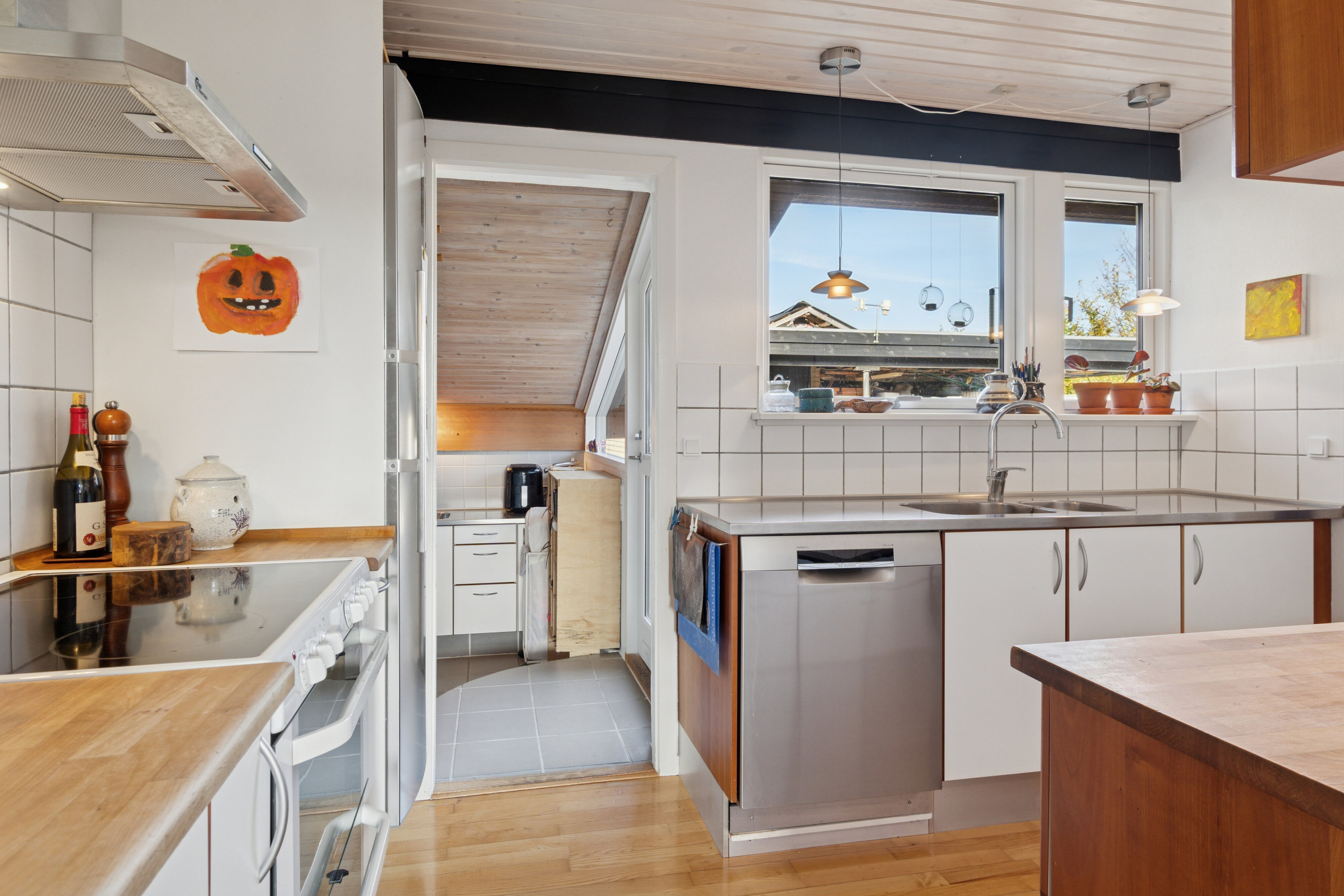 Fremhævet køkken billede i fuldskærmstilstand. Billede af Mørkager 51, 2620 Albertslund