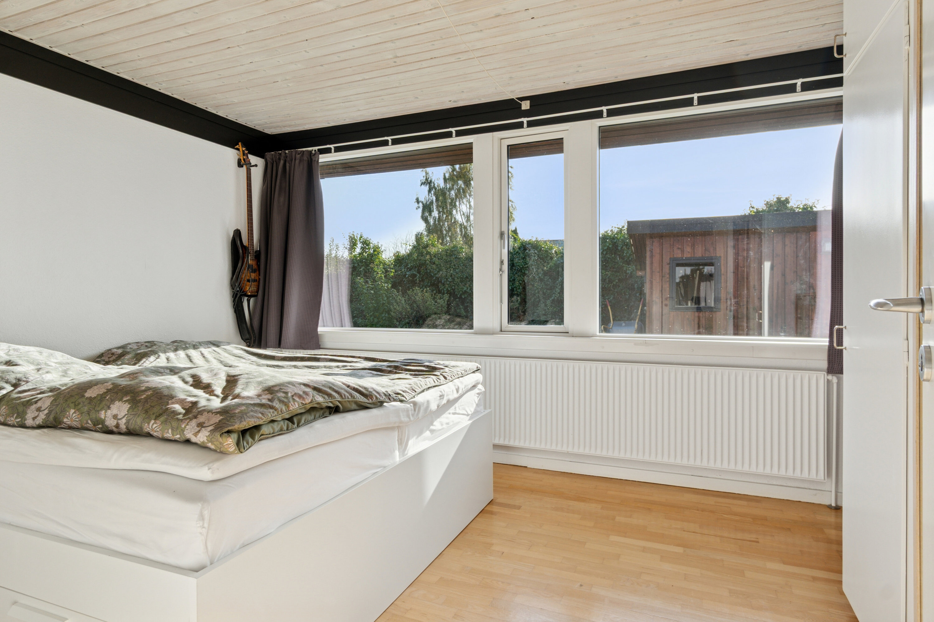 Fremhævet soveværelse billede i fuldskærmstilstand. Billede af Mørkager 51, 2620 Albertslund