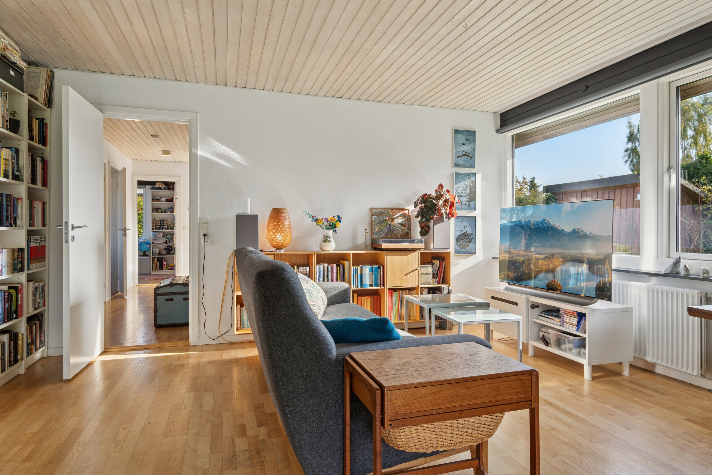 Fremhævet stue billede i fuldskærmstilstand. Billede af Mørkager 51, 2620 Albertslund