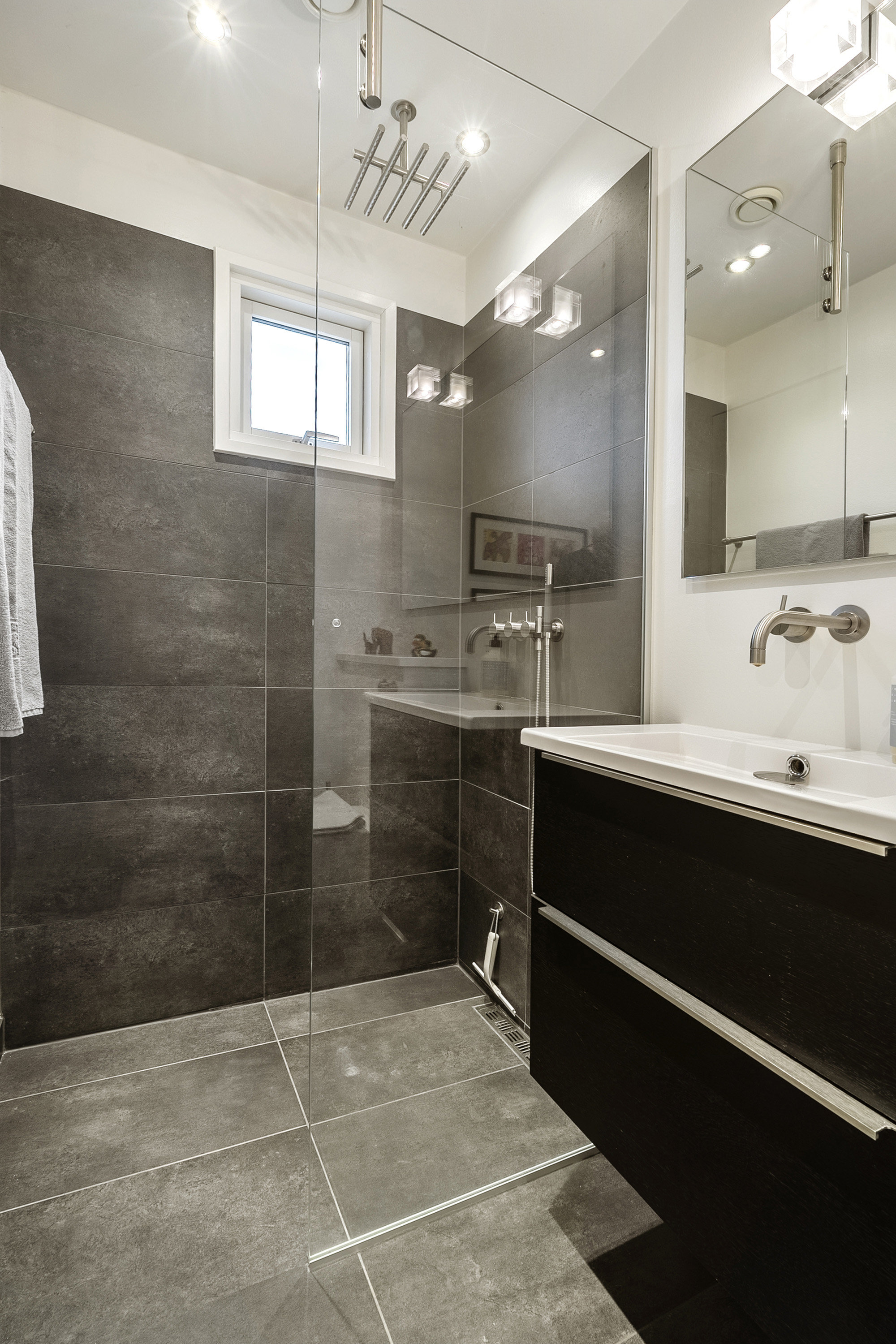 Fremhævet badeværelse billede i fuldskærmstilstand. Billede af Lindevang 4, 6200 Aabenraa